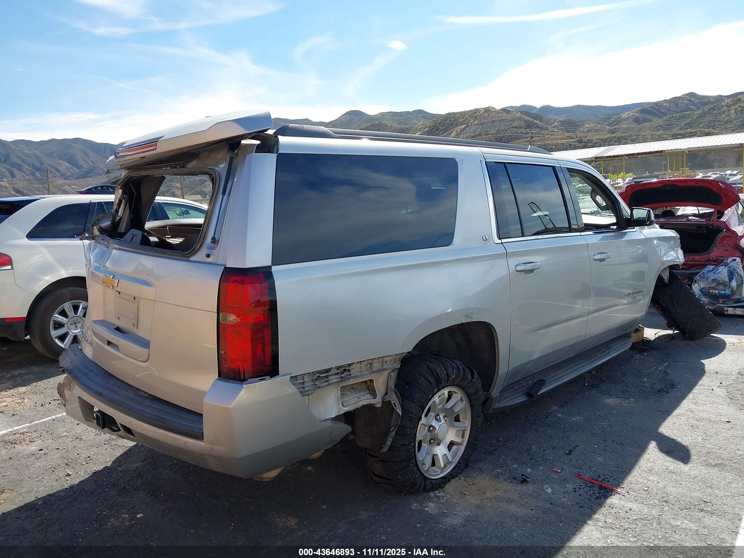 CHEVROLET SUBURBAN image 4