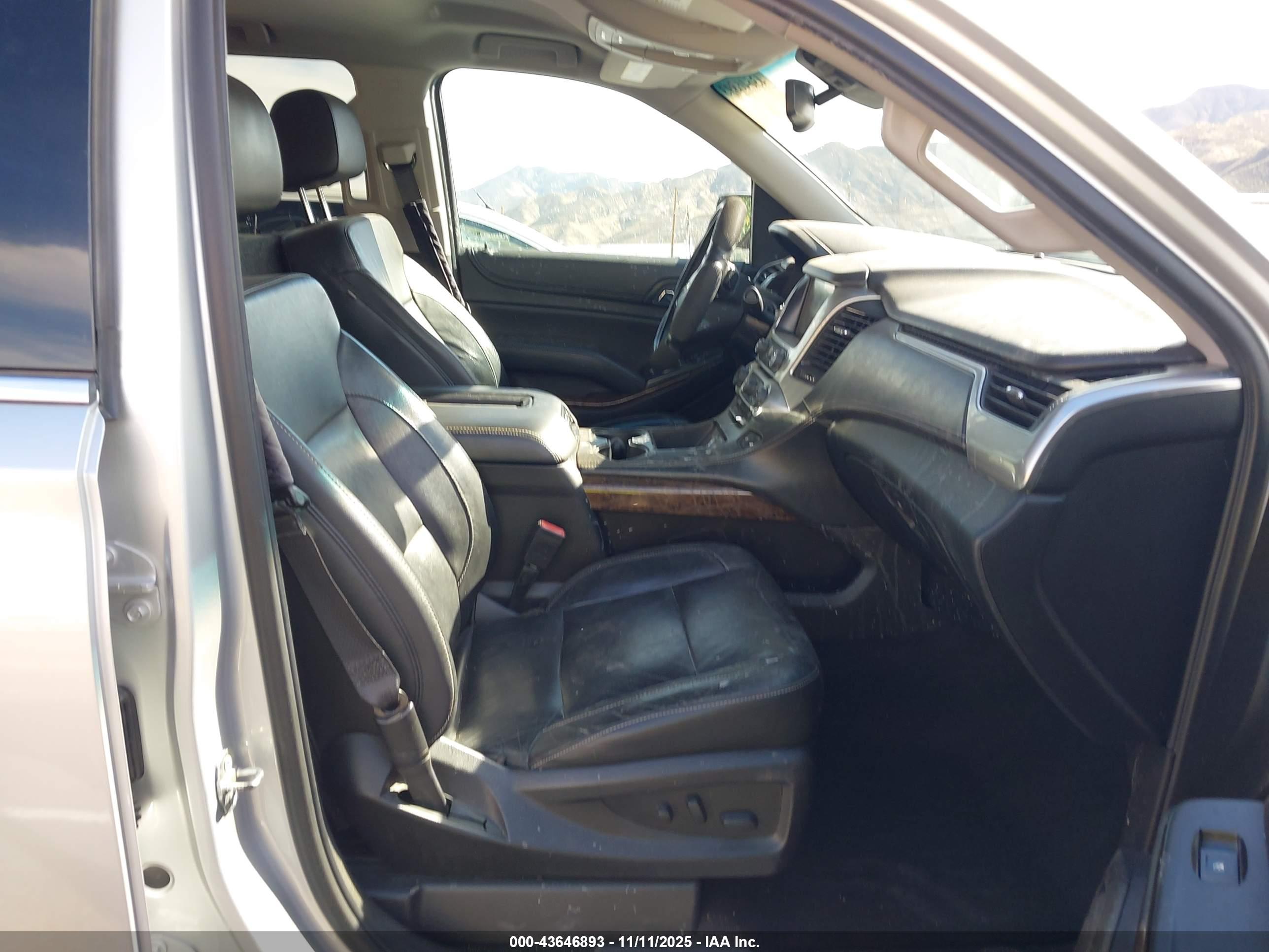 CHEVROLET SUBURBAN image 5