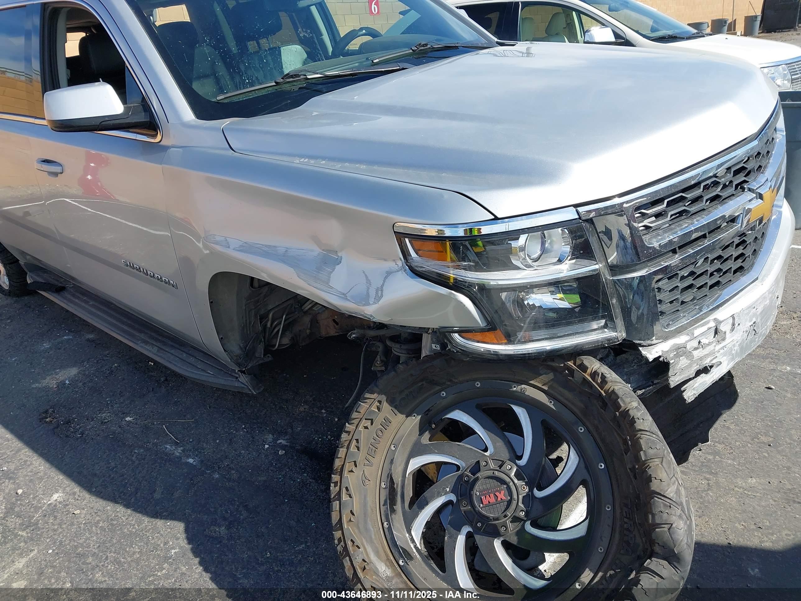 CHEVROLET SUBURBAN image 6