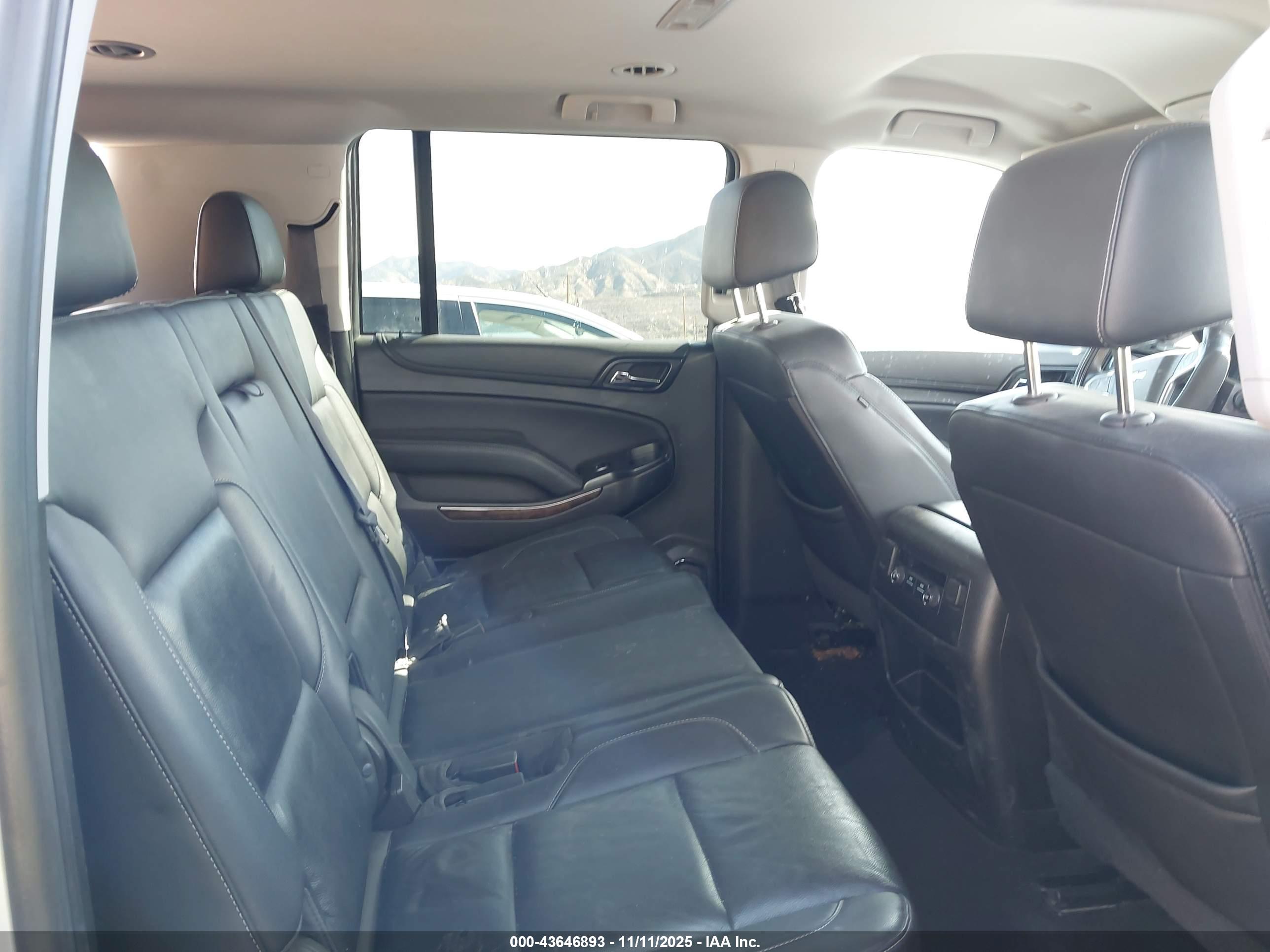CHEVROLET SUBURBAN image 8