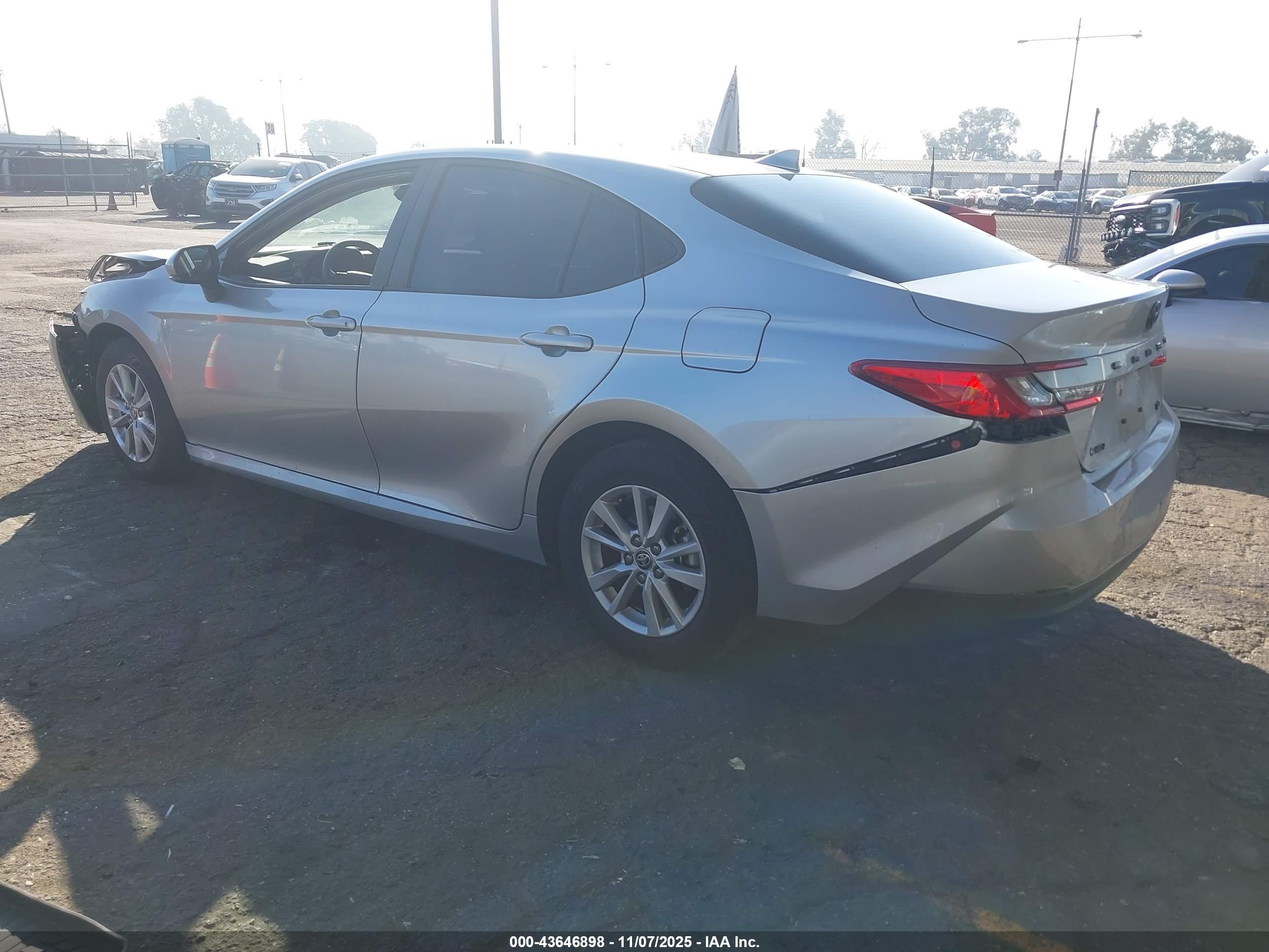 TOYOTA CAMRY image 3