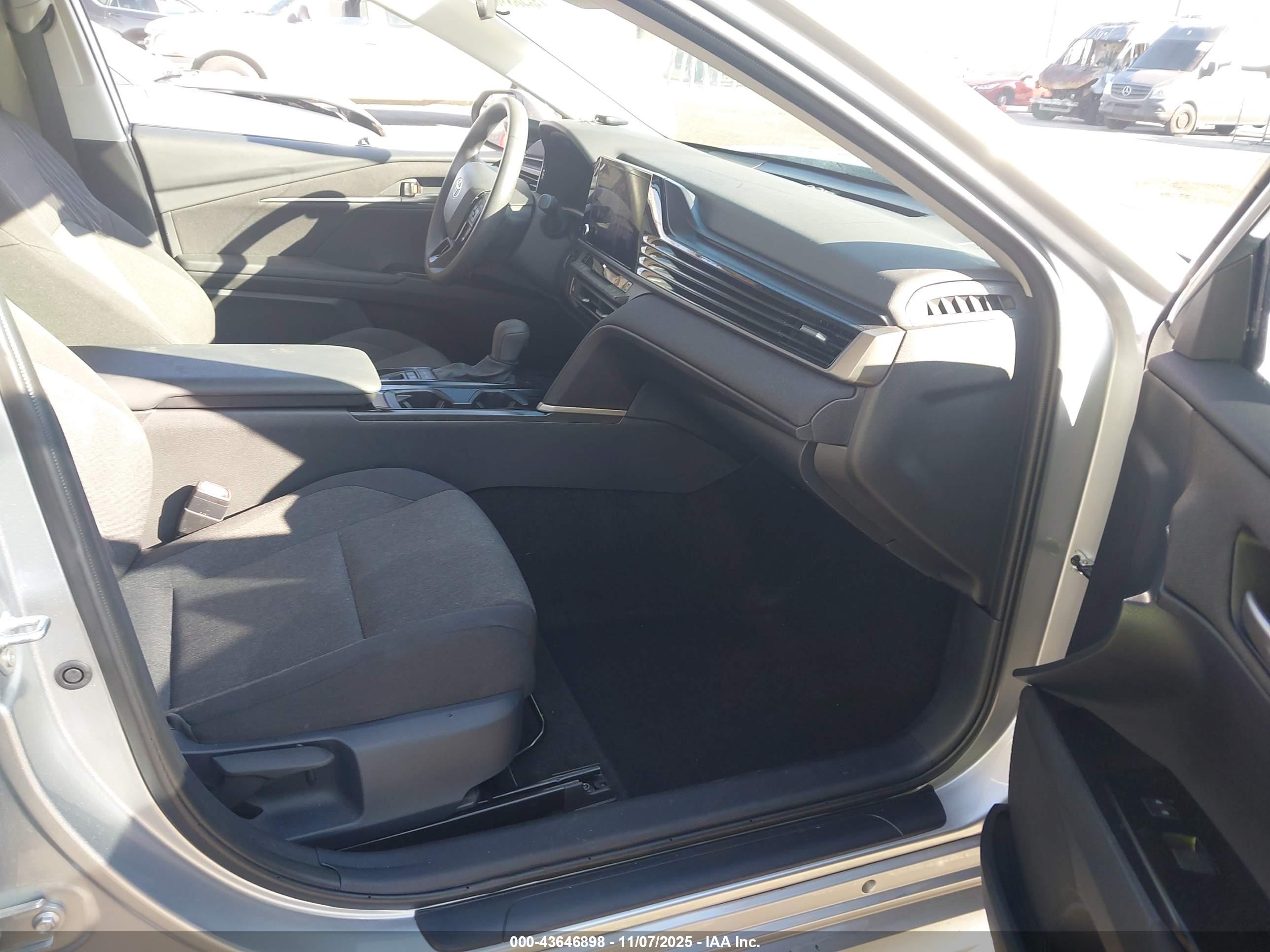 TOYOTA CAMRY image 5