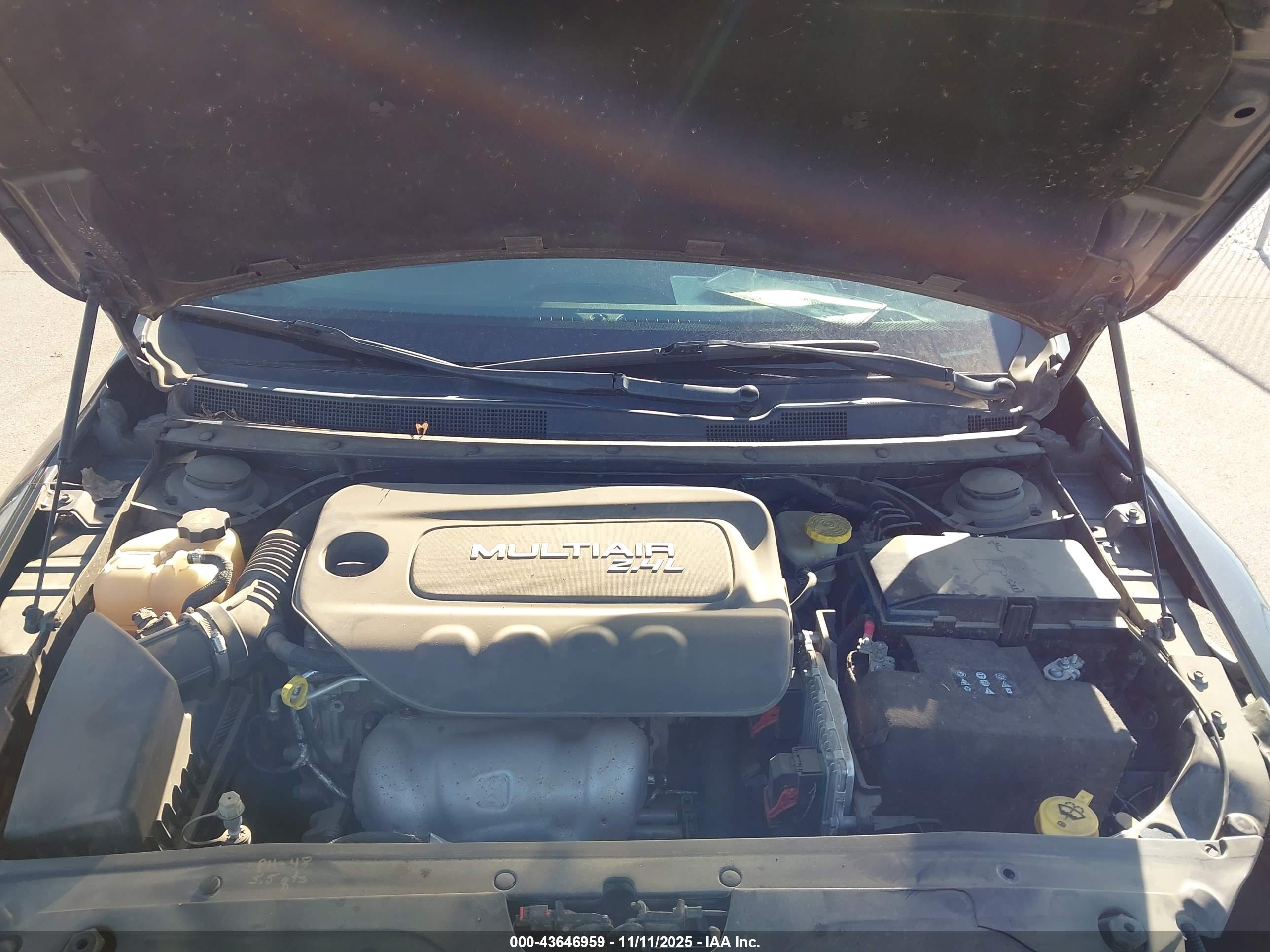 CHRYSLER 200 image 10