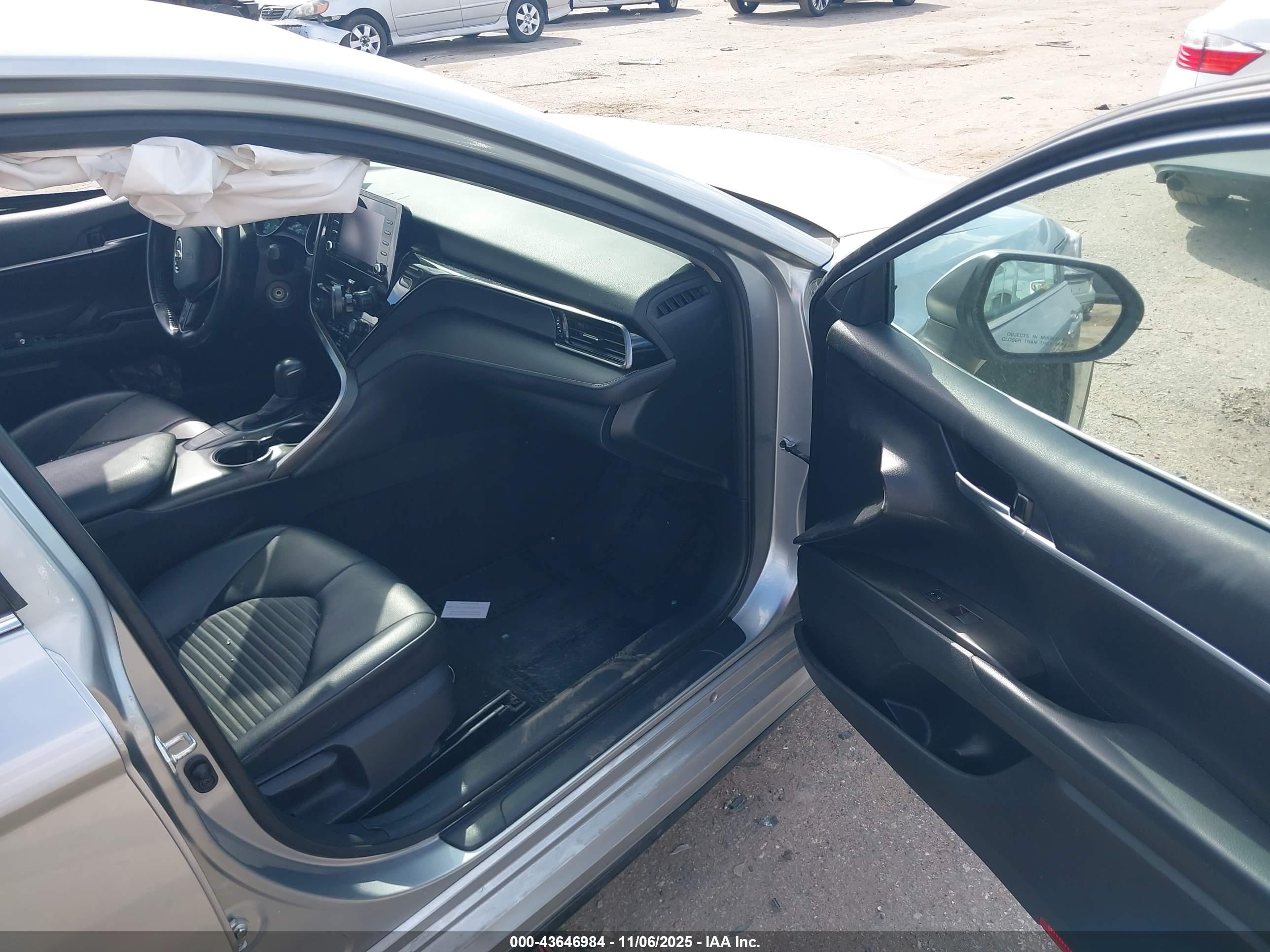 TOYOTA CAMRY image 5