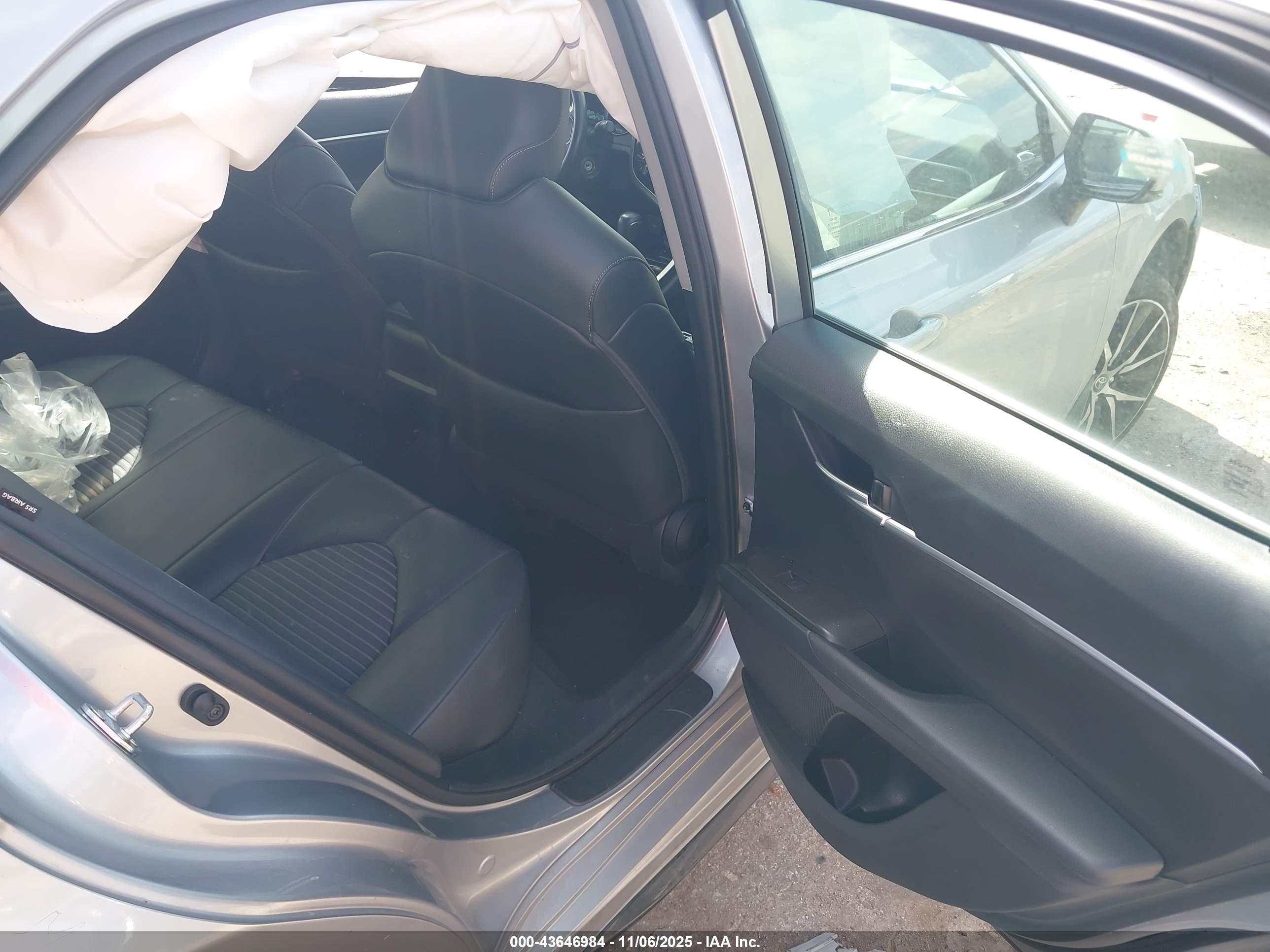 TOYOTA CAMRY image 8