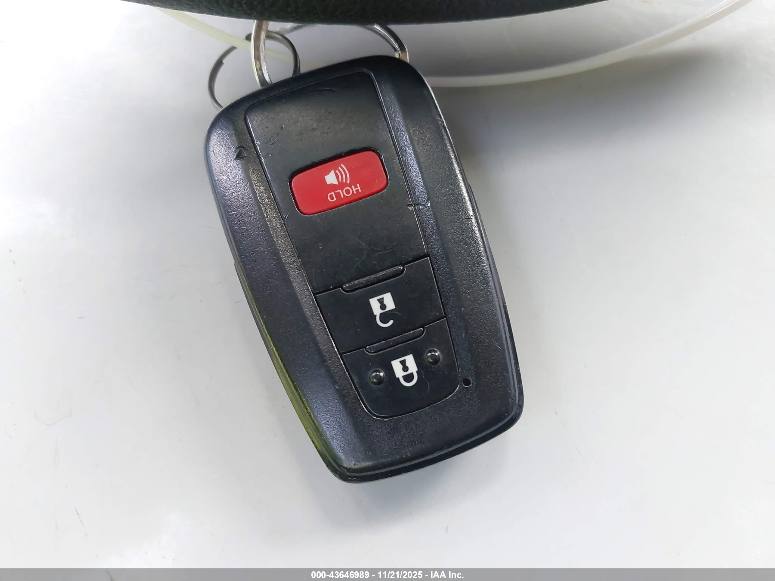 TOYOTA PRIUS image 11
