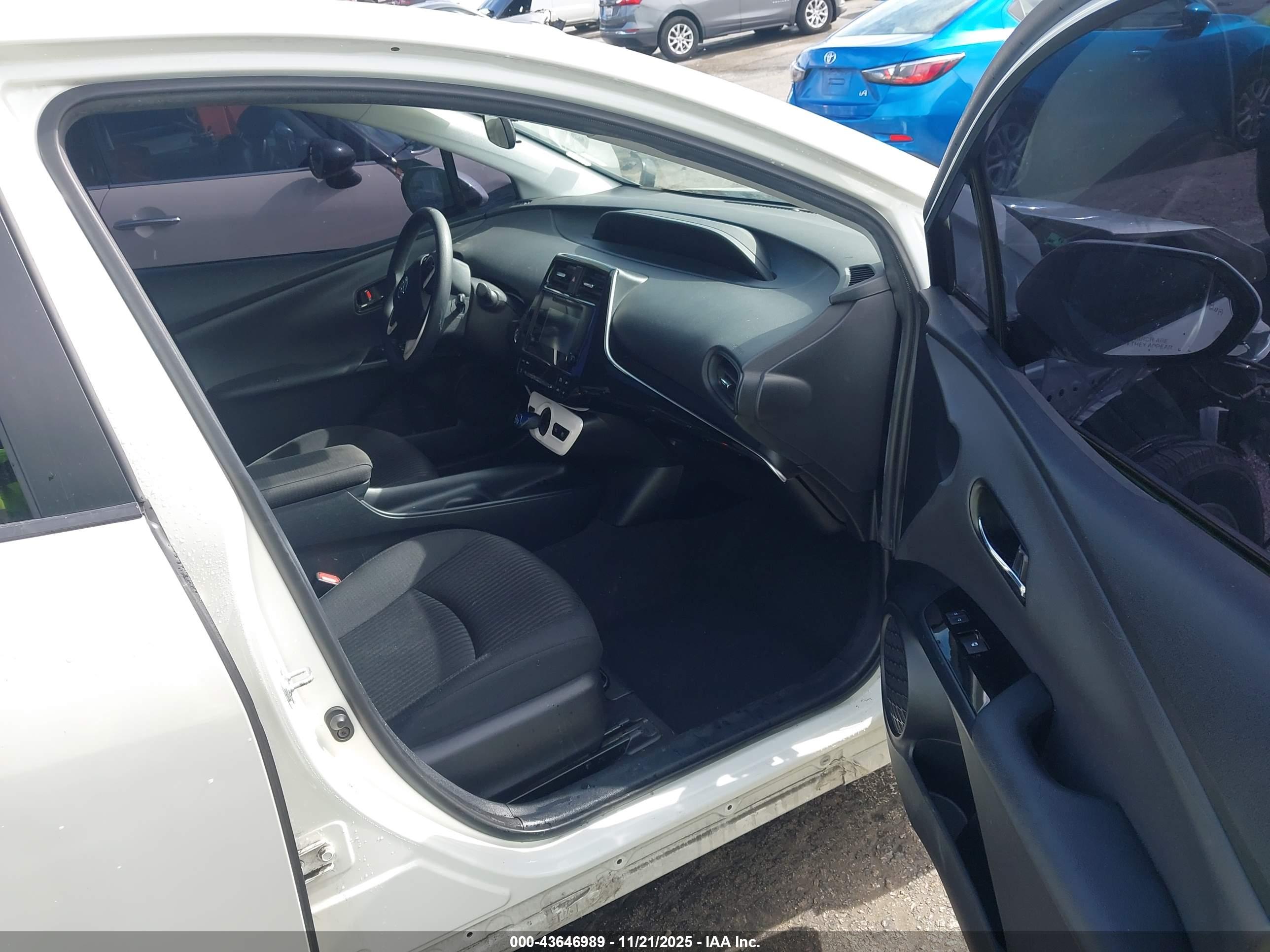 TOYOTA PRIUS image 5