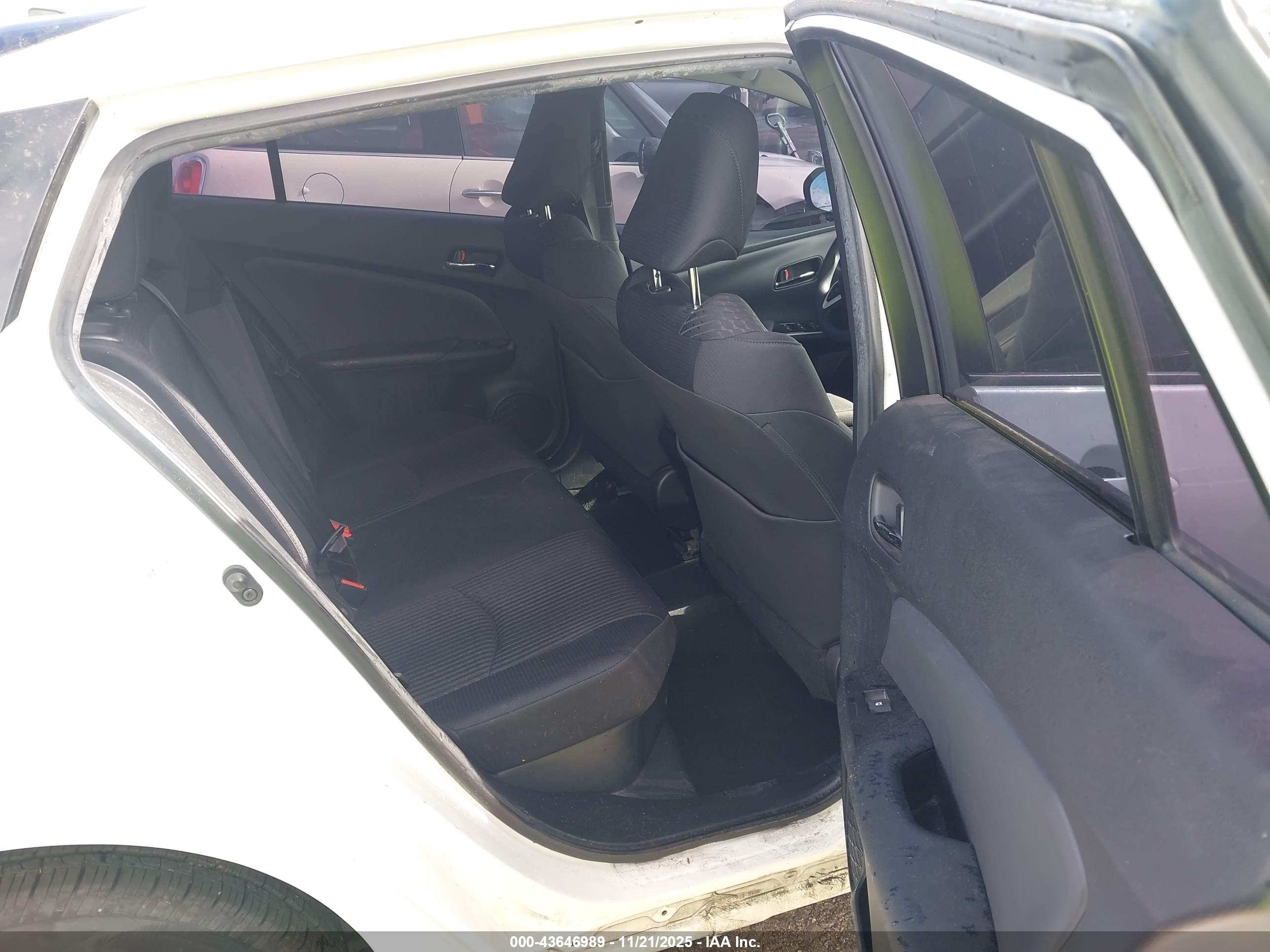TOYOTA PRIUS image 8