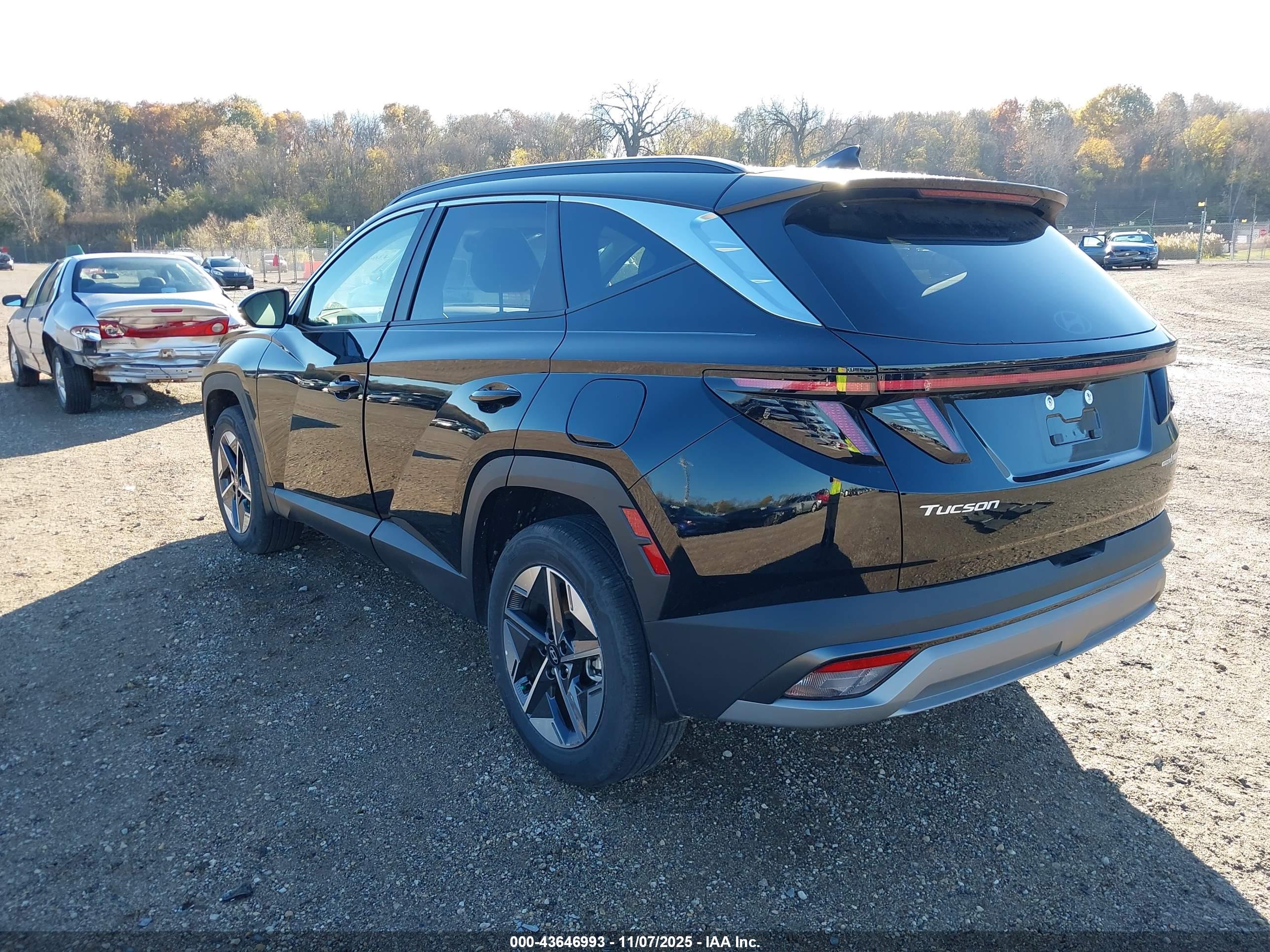 HYUNDAI TUCSON image 3