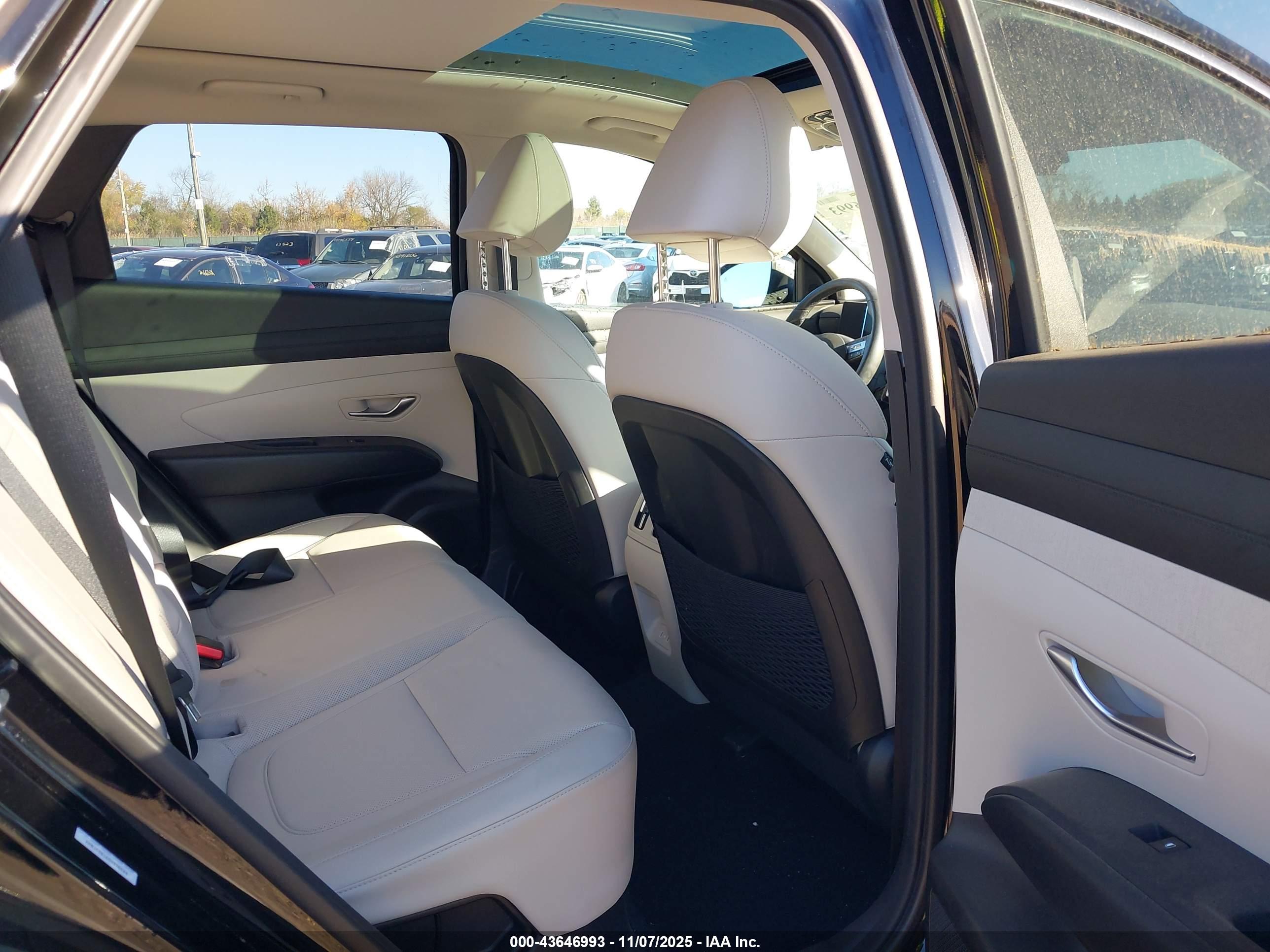 HYUNDAI TUCSON image 8