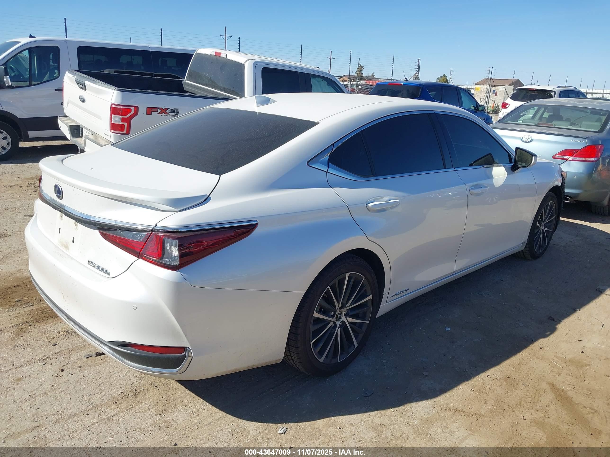LEXUS ES image 4