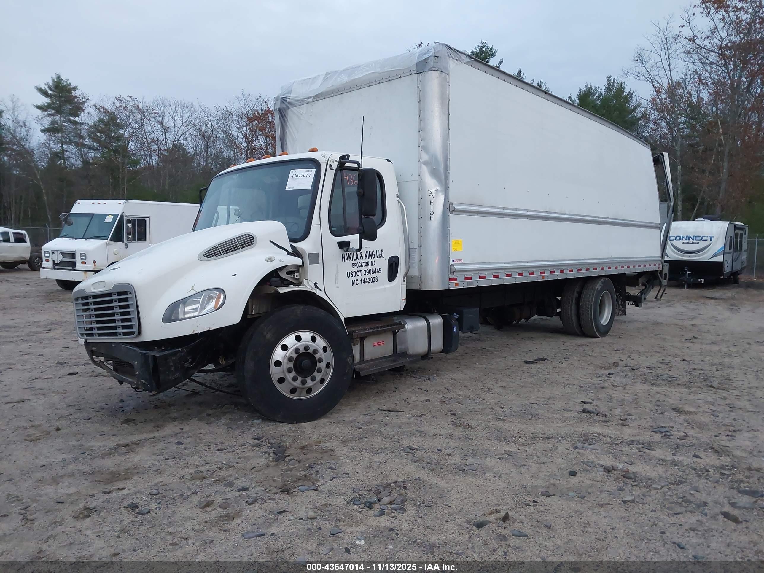 FREIGHTLINER M2 image 2