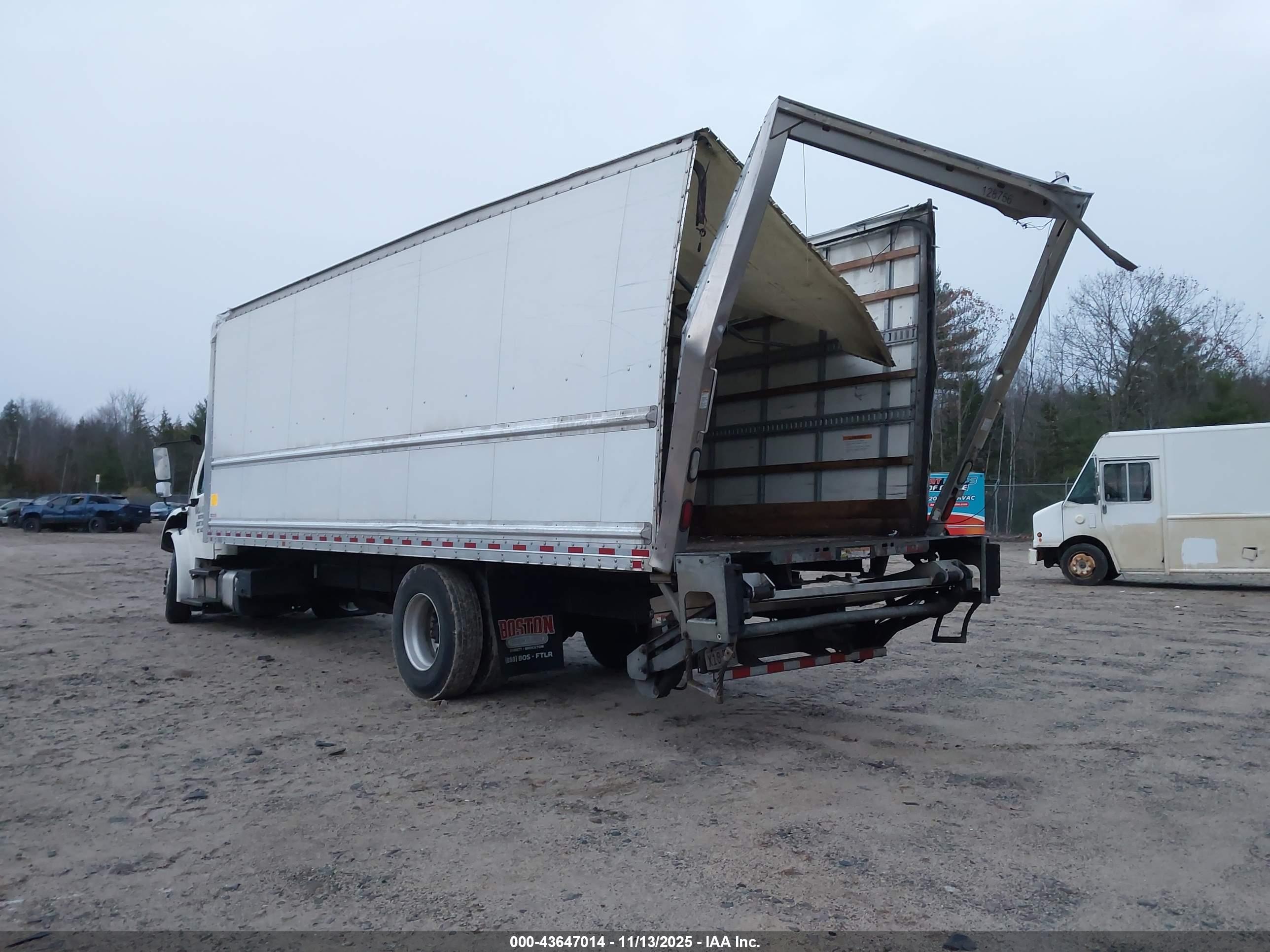 FREIGHTLINER M2 image 3
