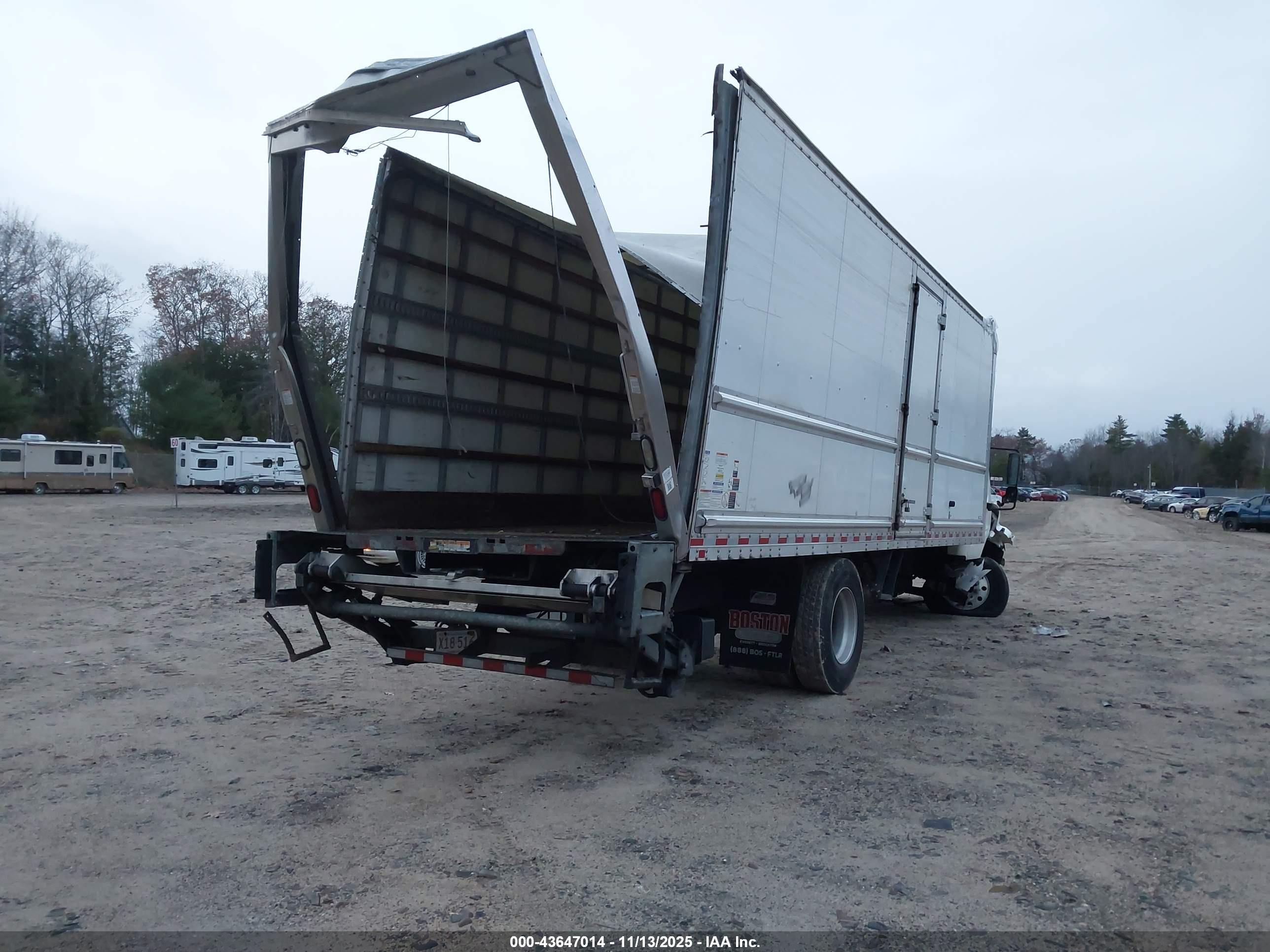 FREIGHTLINER M2 image 4