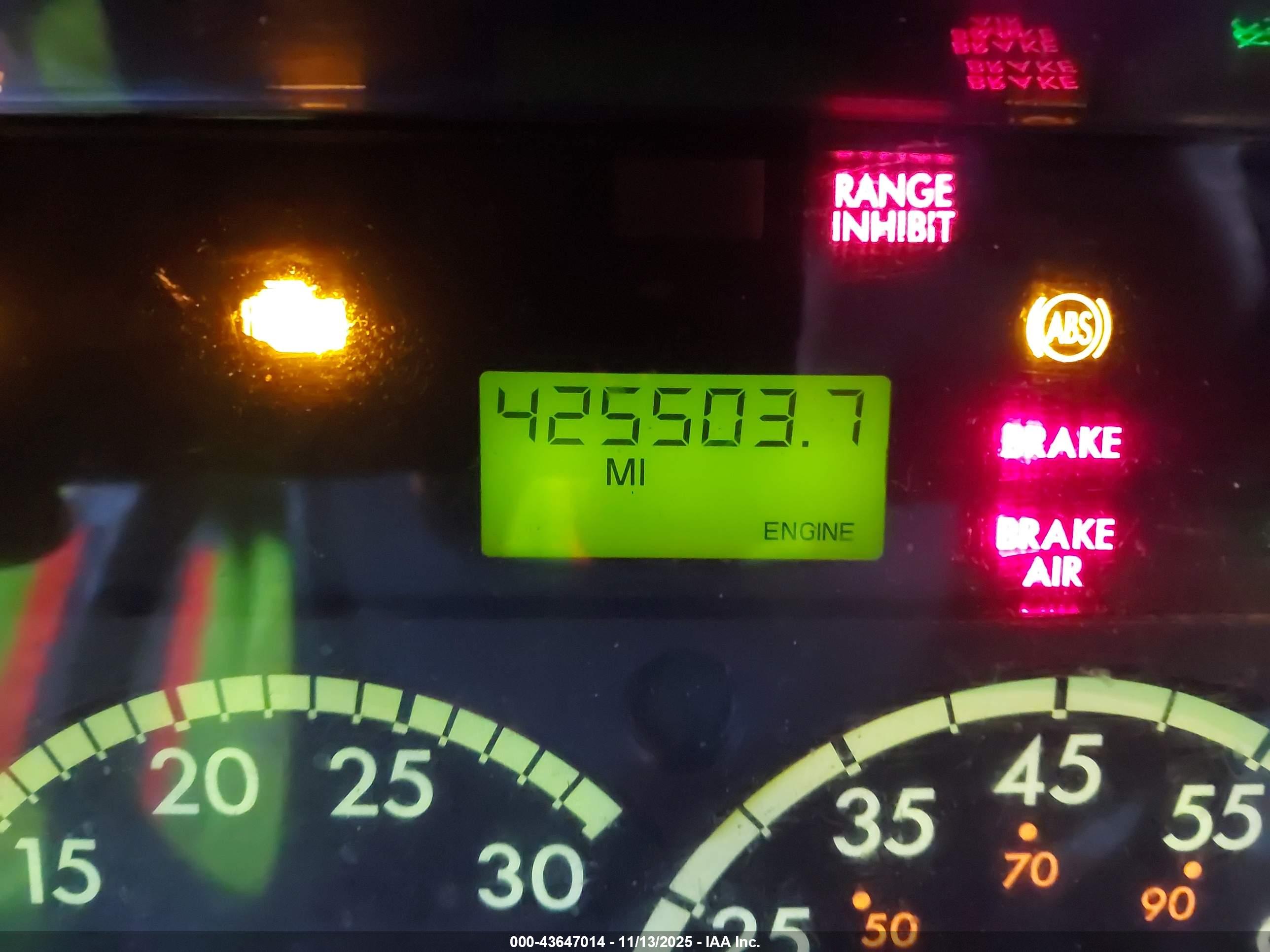 FREIGHTLINER M2 image 6