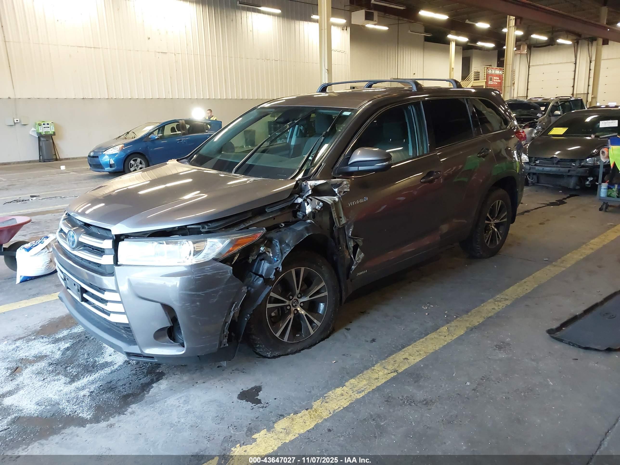TOYOTA HIGHLANDER image 2