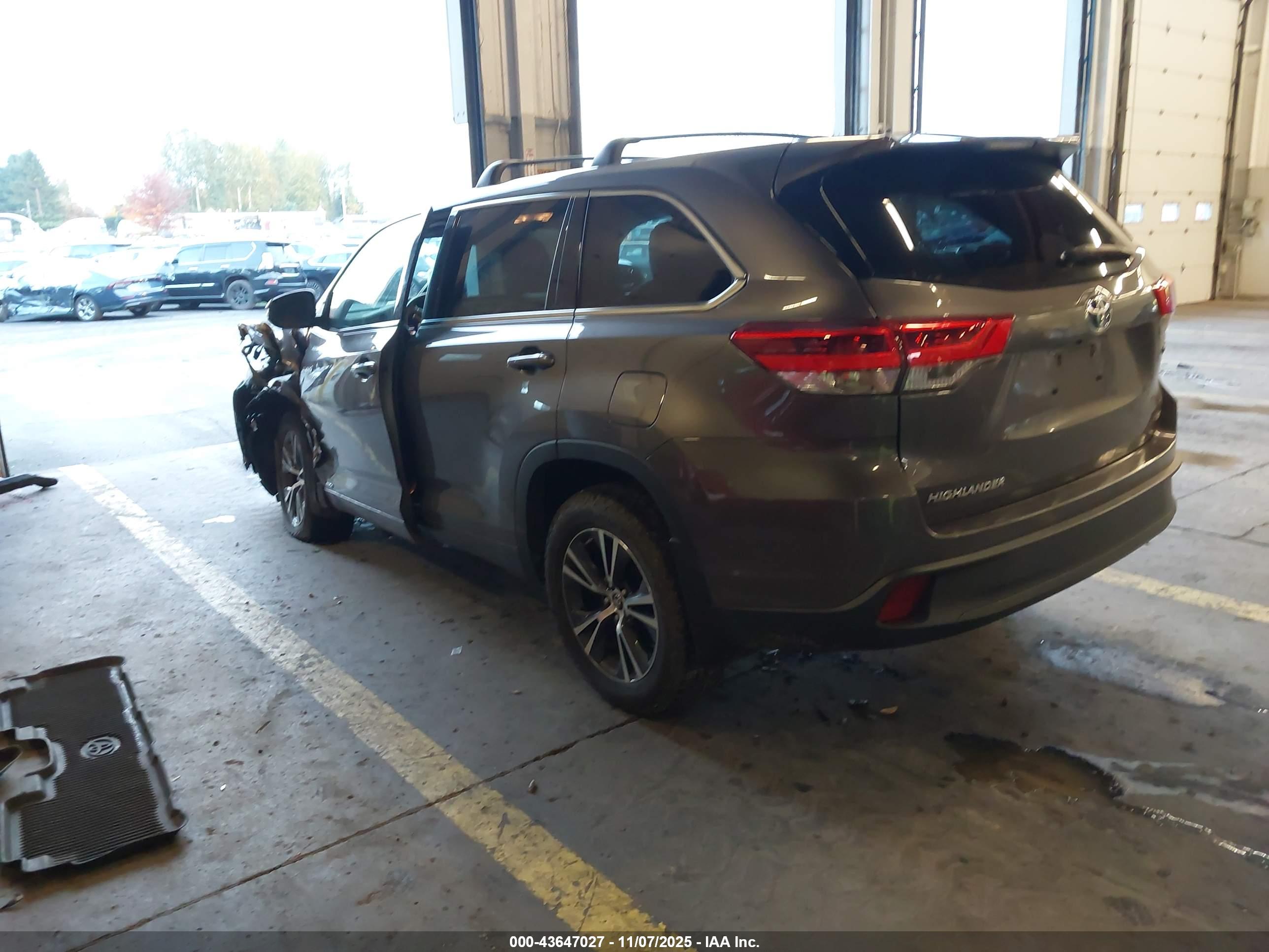 TOYOTA HIGHLANDER image 3