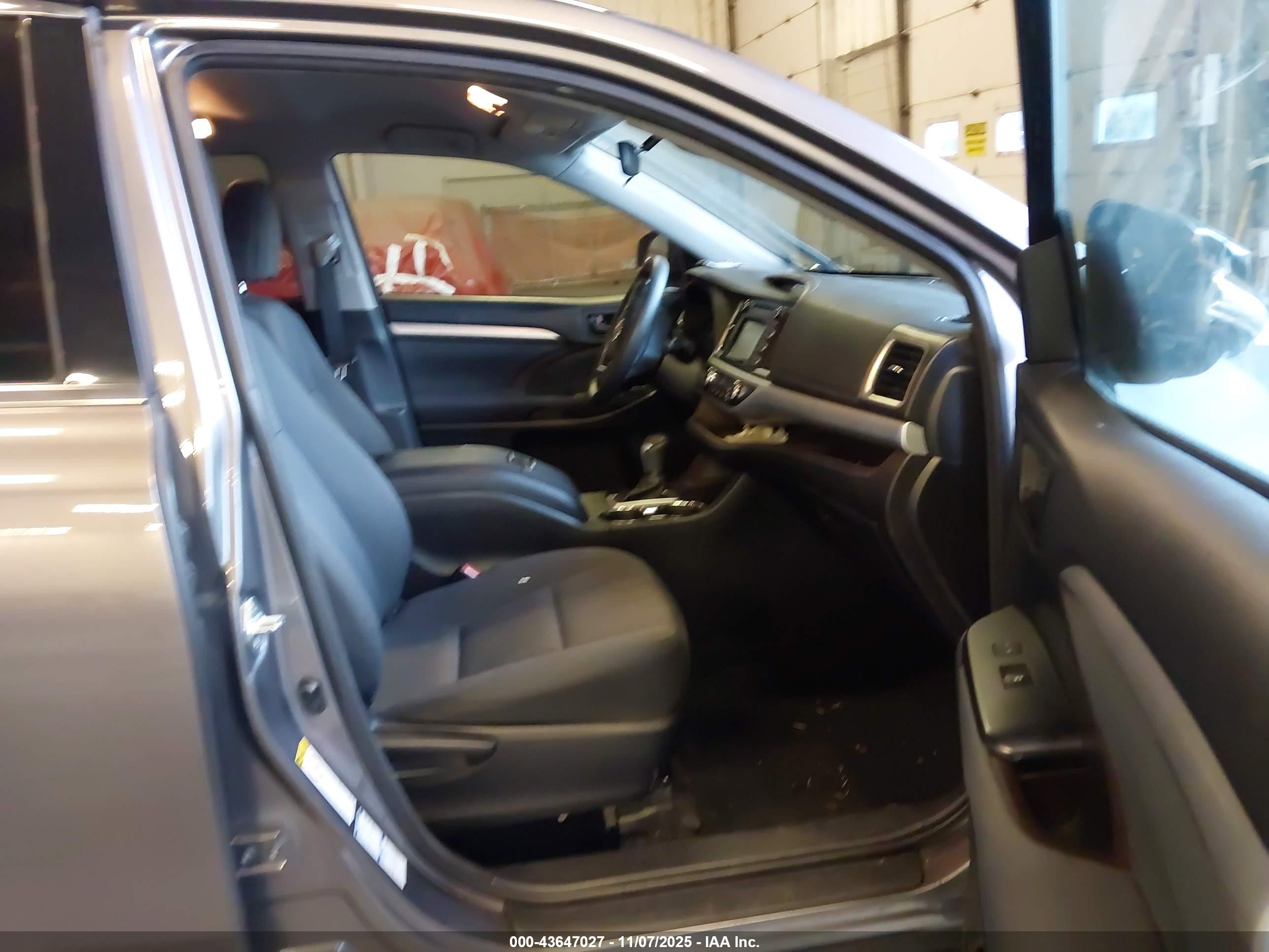TOYOTA HIGHLANDER image 5