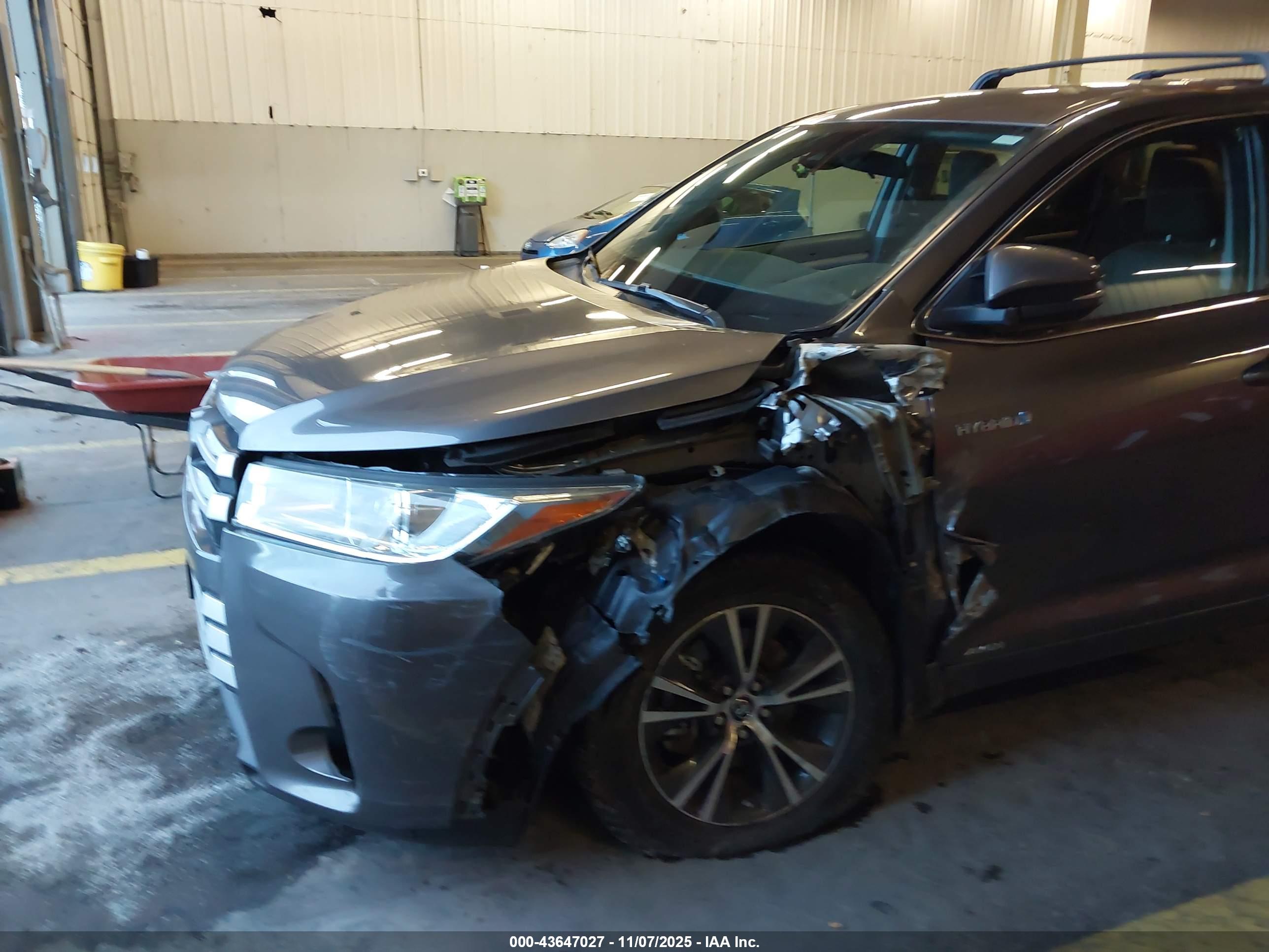 TOYOTA HIGHLANDER image 6