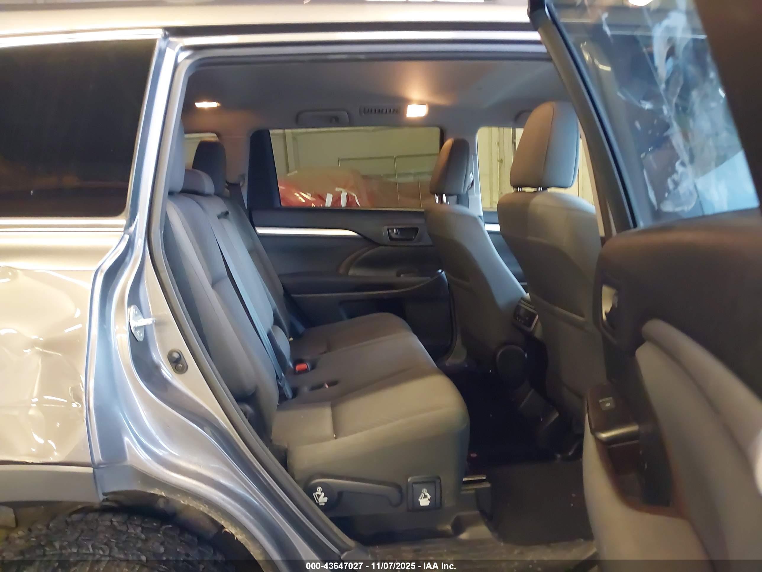 TOYOTA HIGHLANDER image 8