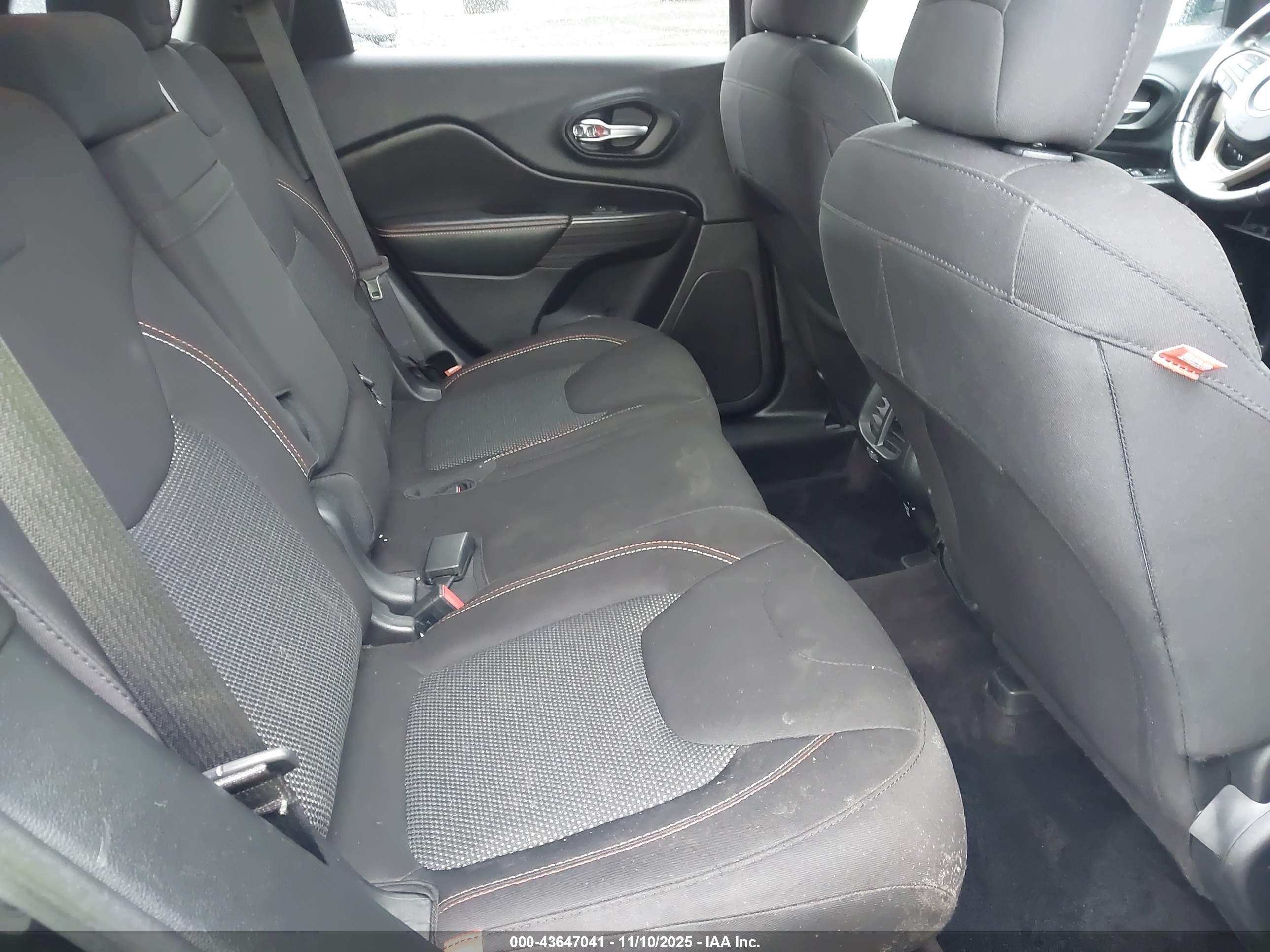 JEEP CHEROKEE image 8