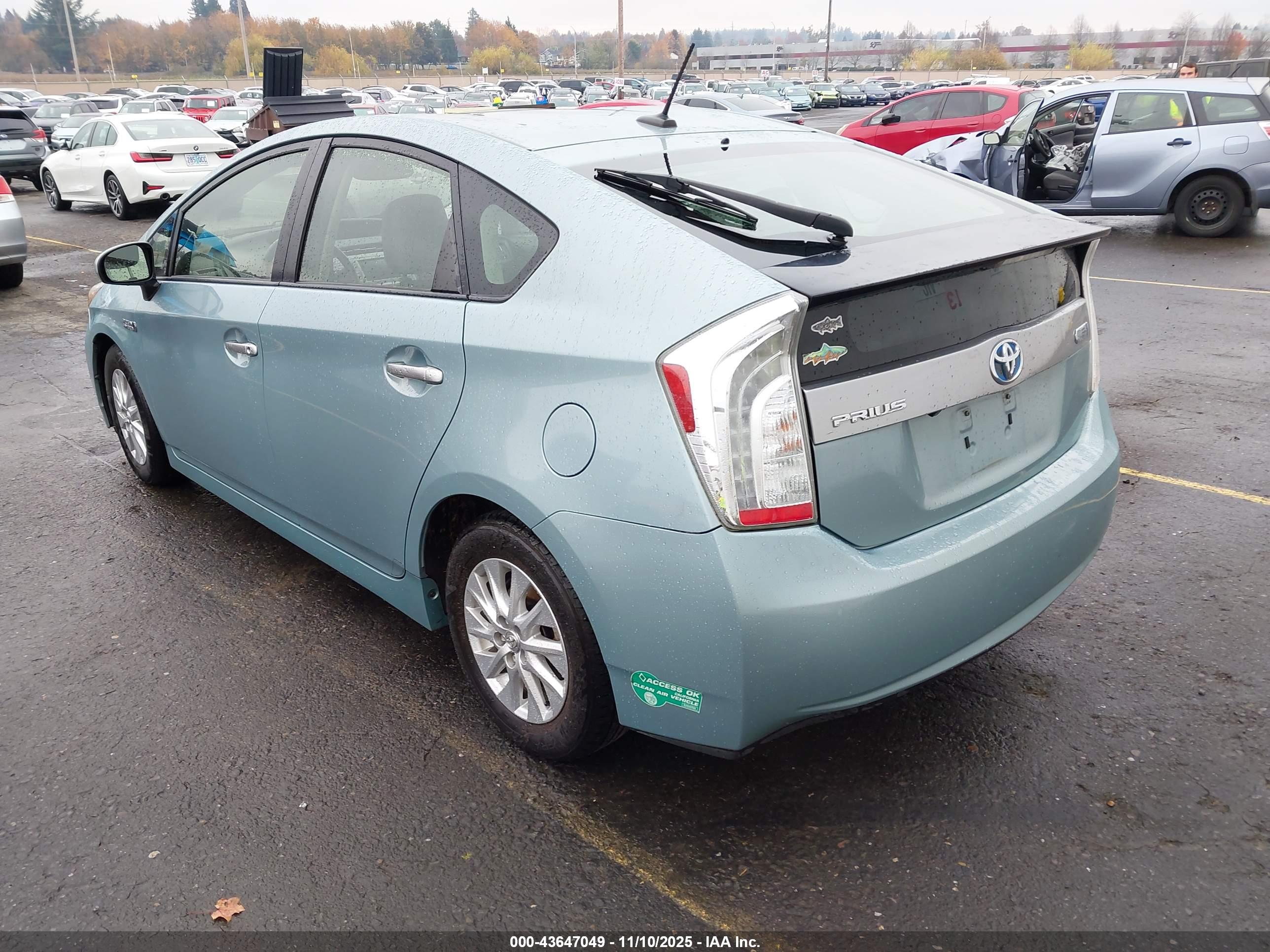 TOYOTA PRIUS image 3