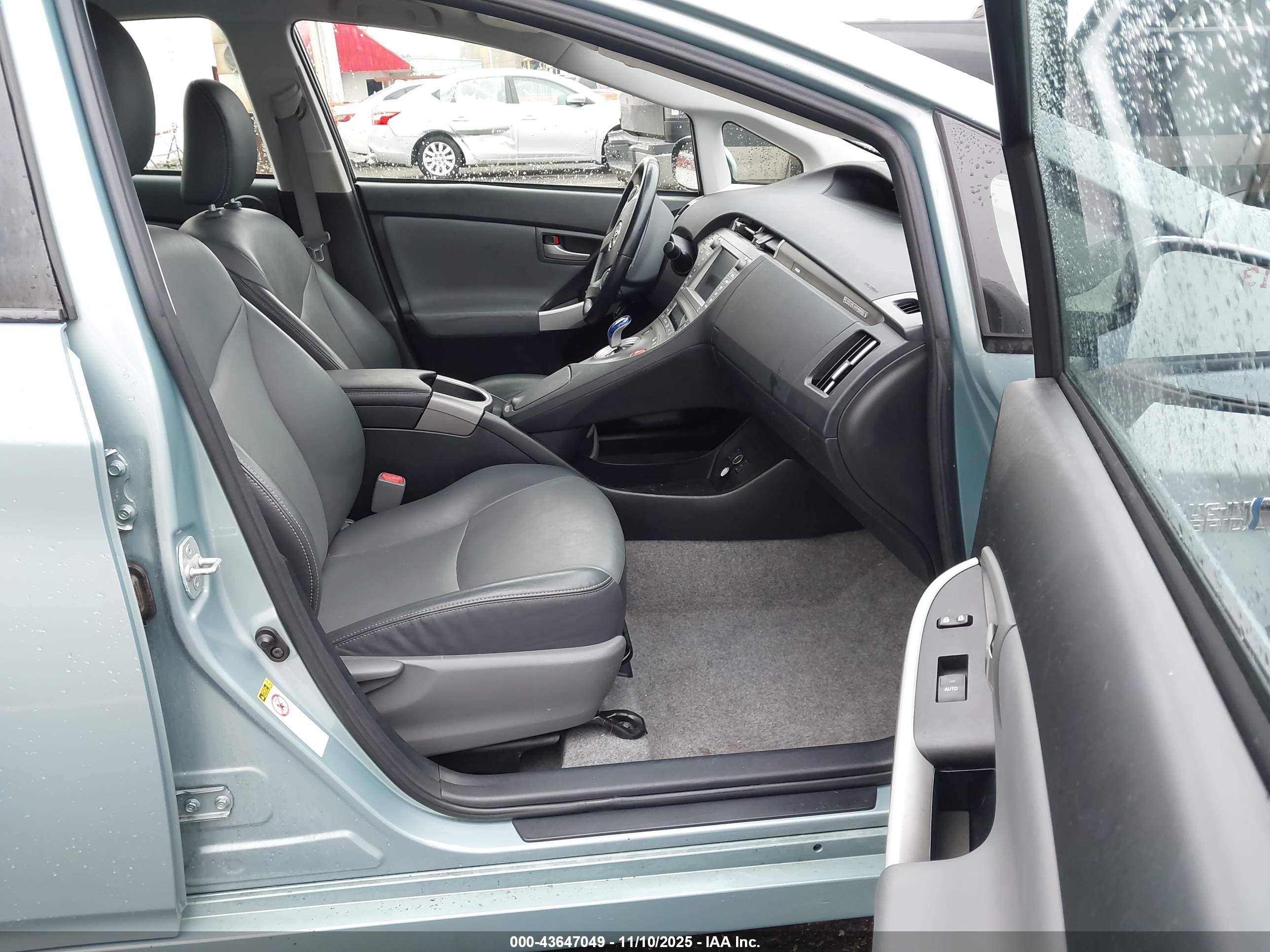 TOYOTA PRIUS image 5
