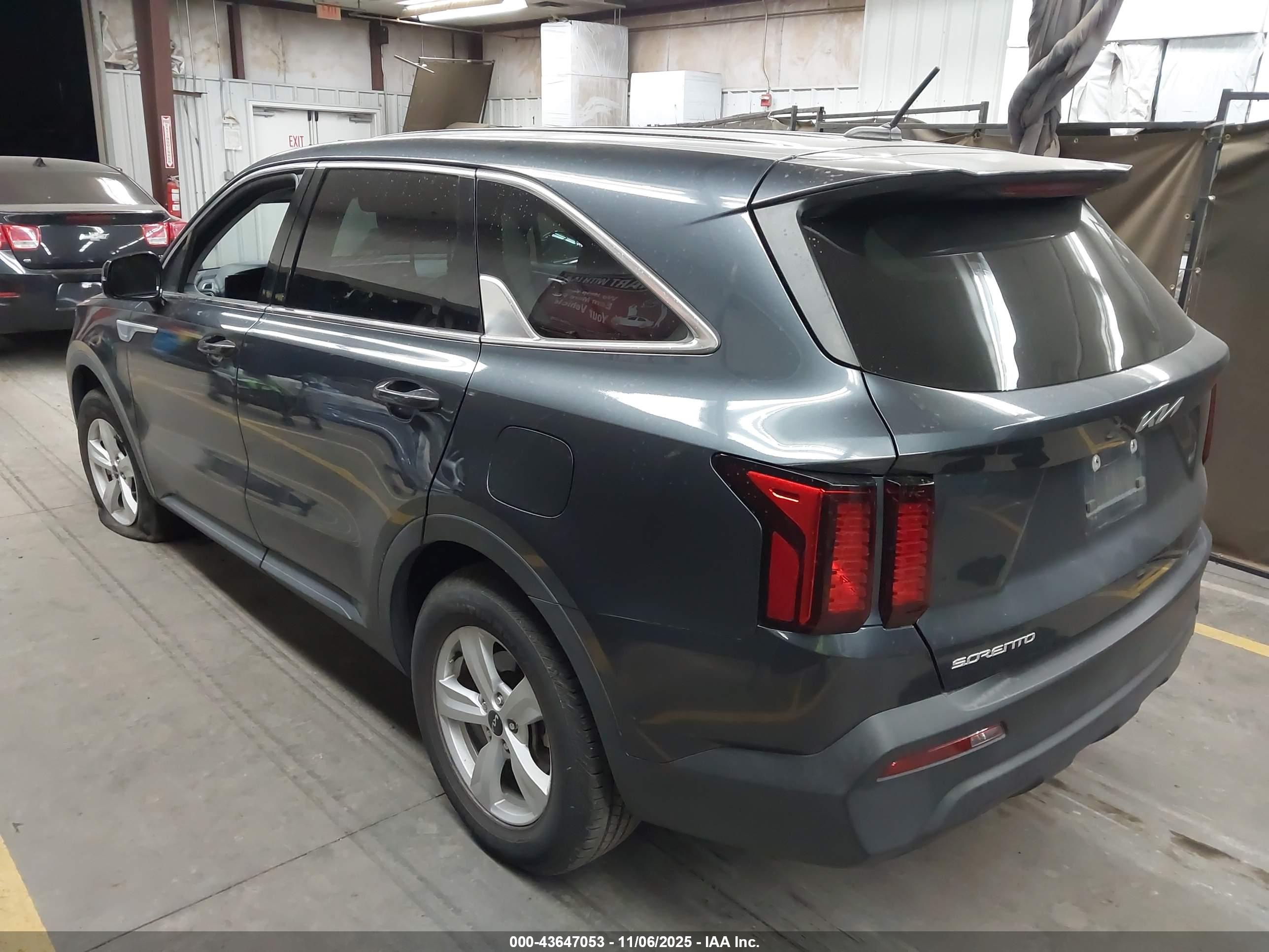 KIA SORENTO image 3
