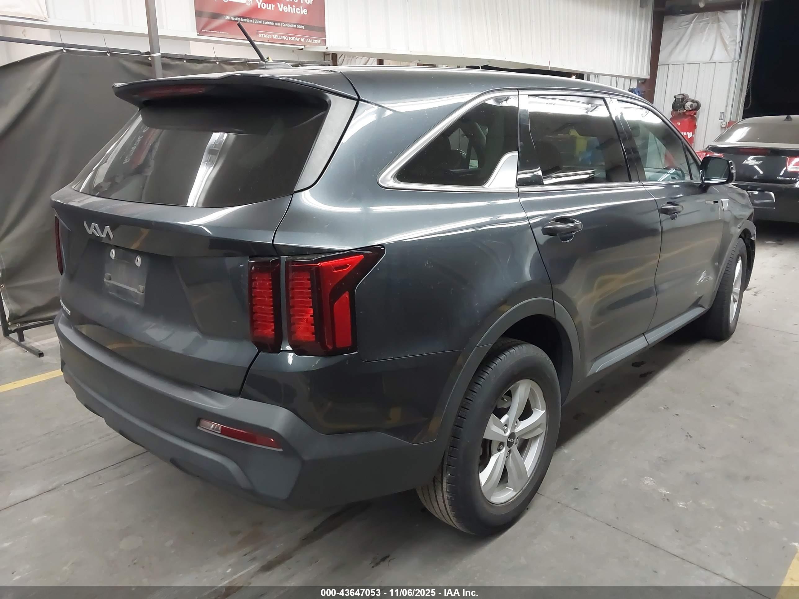 KIA SORENTO image 4