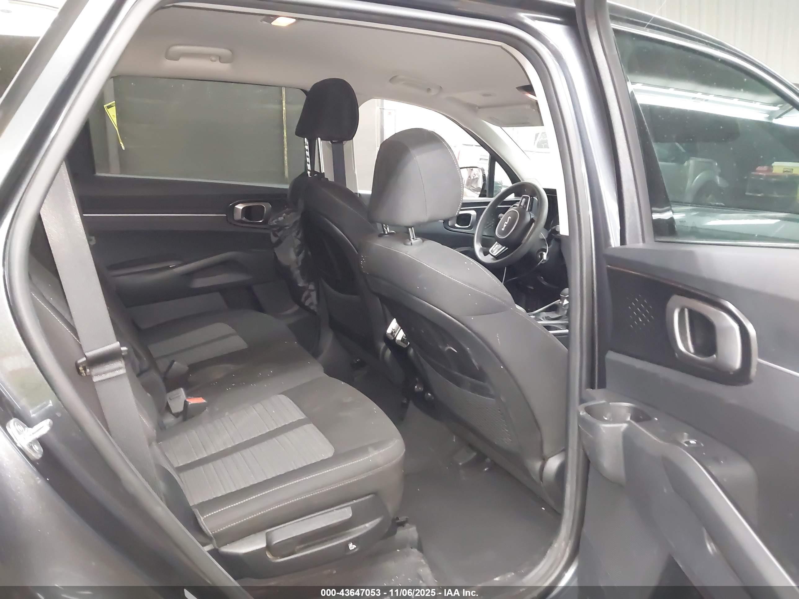KIA SORENTO image 8