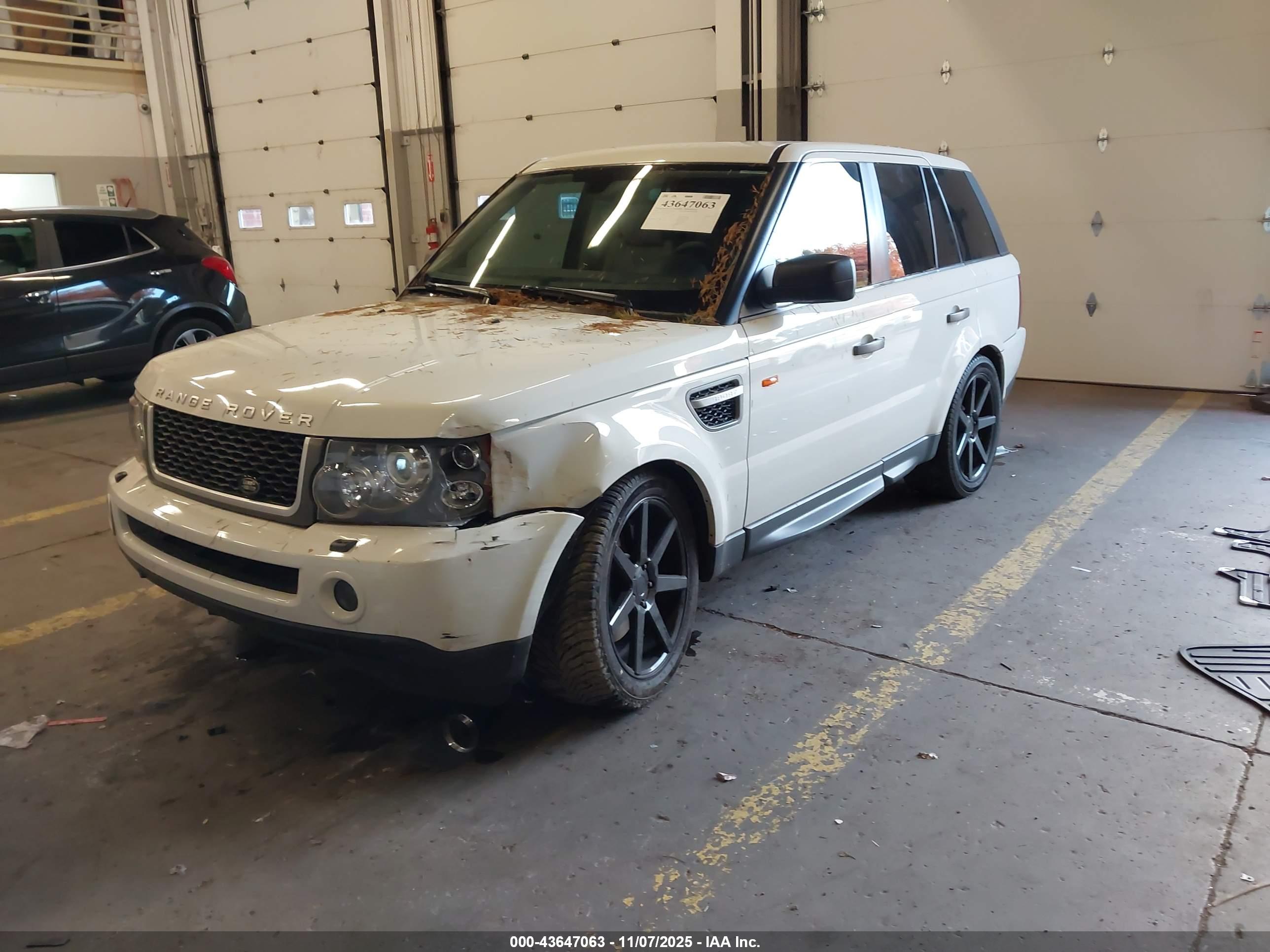 LAND ROVER image 2