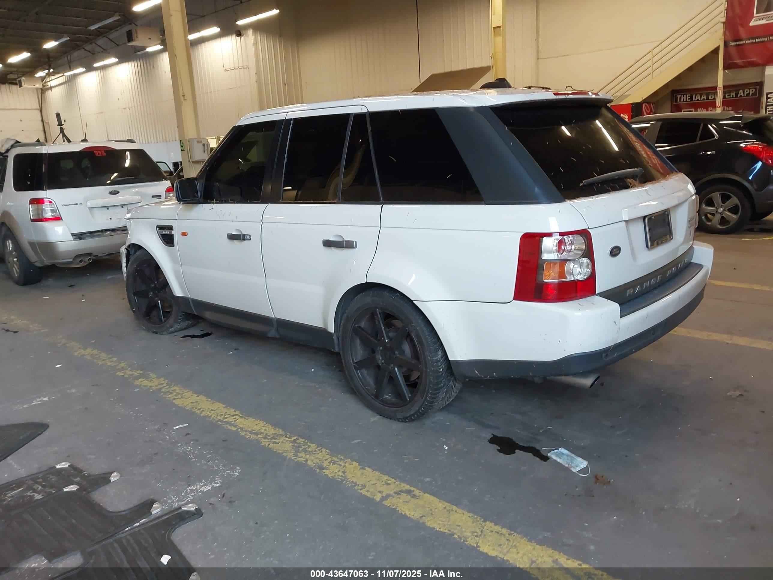 LAND ROVER image 3