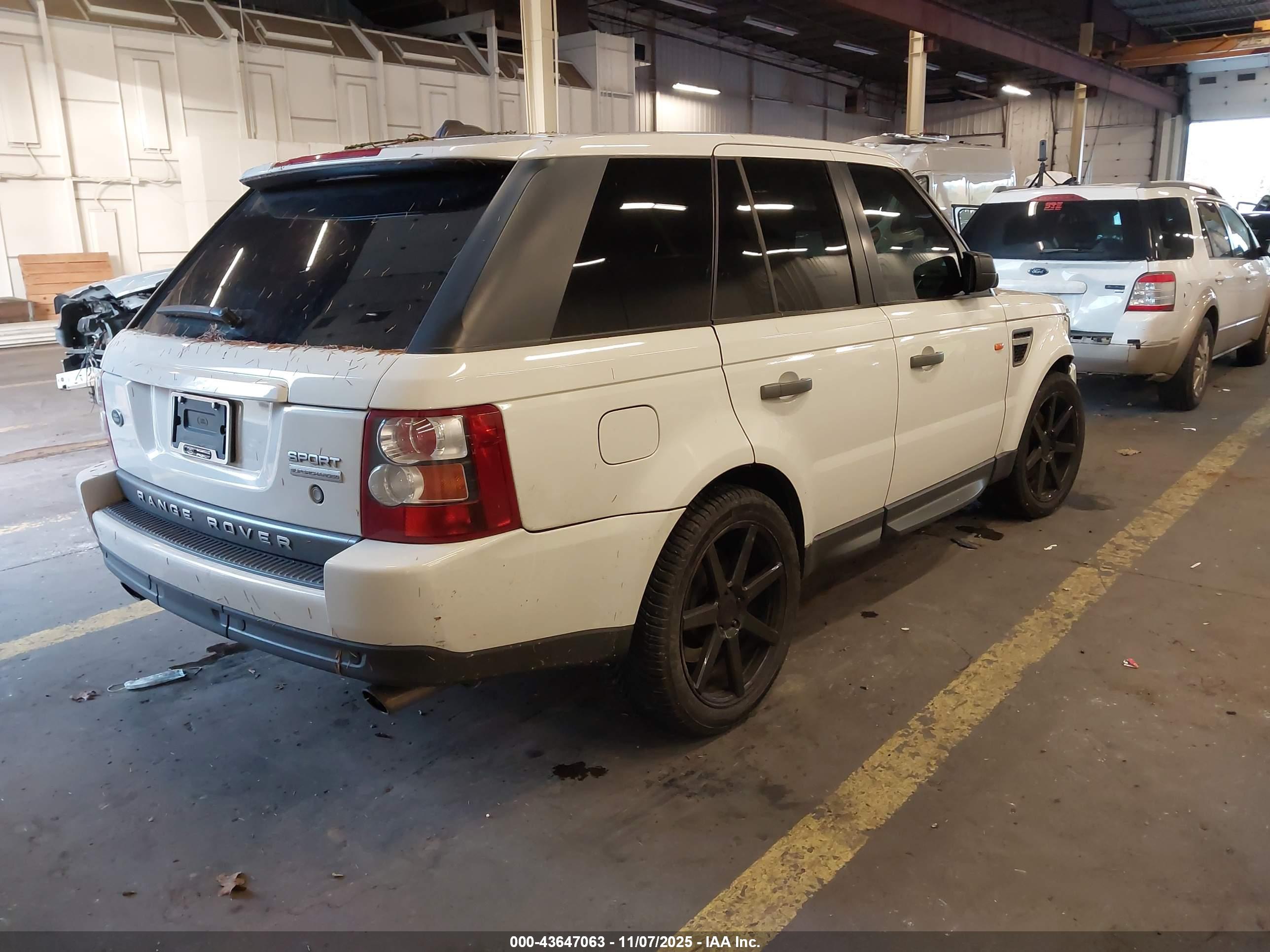 LAND ROVER image 4
