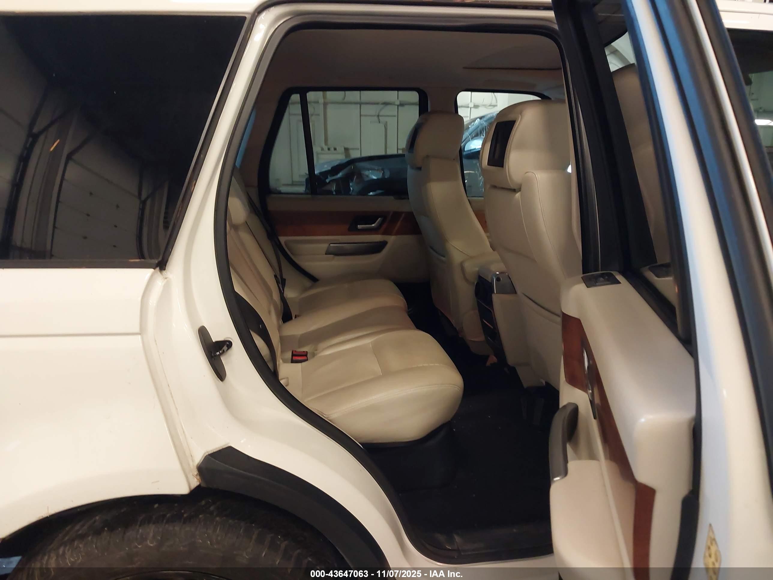 LAND ROVER image 8