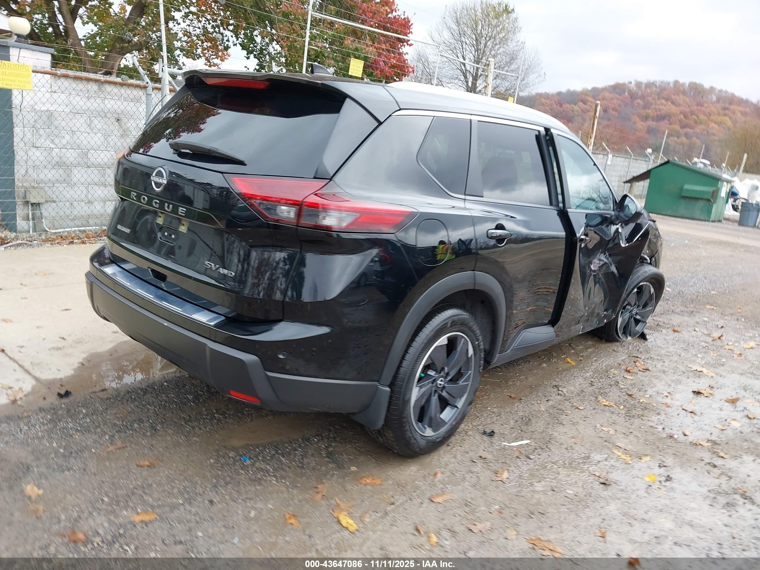 NISSAN ROGUE image 4