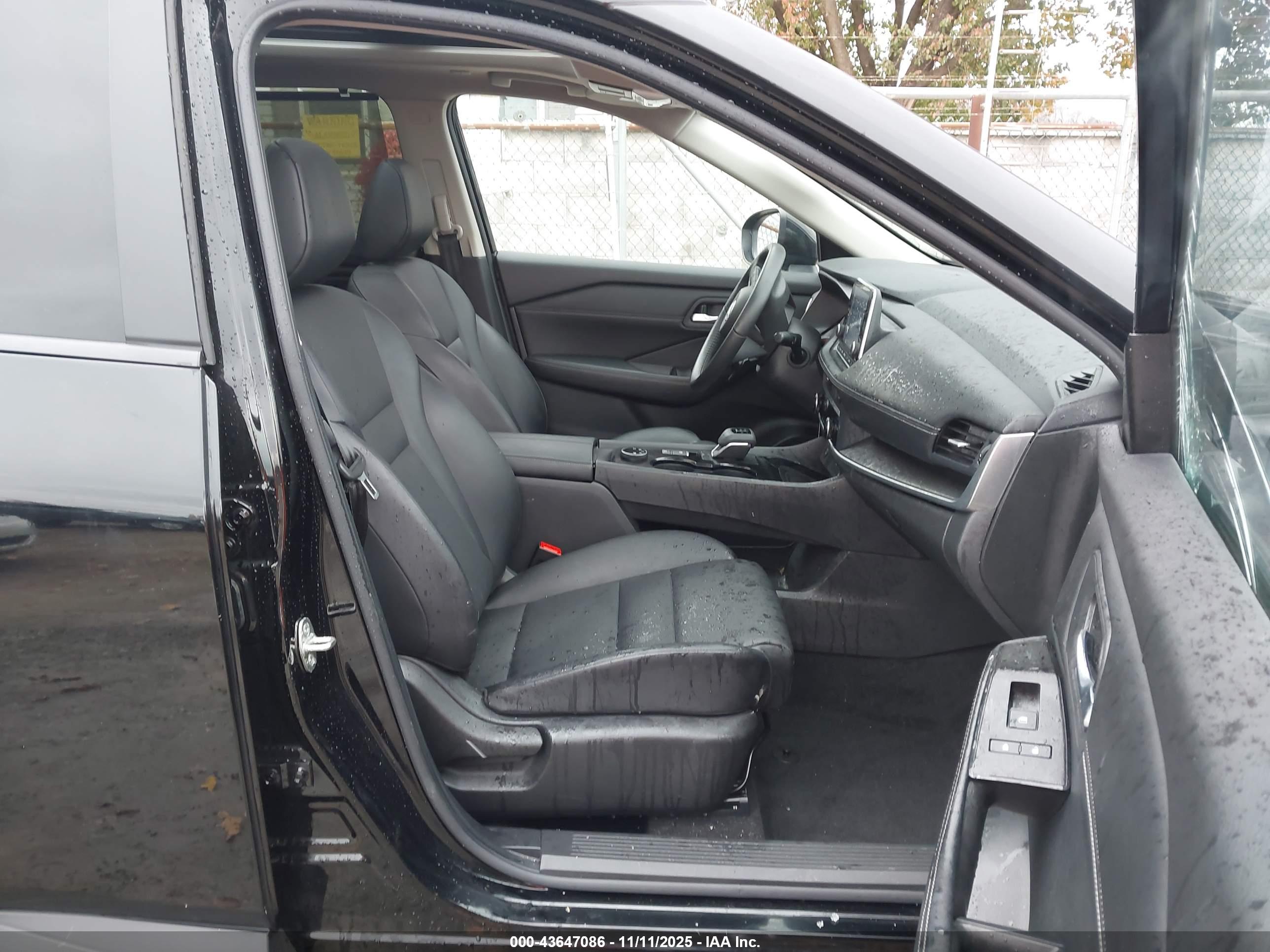 NISSAN ROGUE image 5
