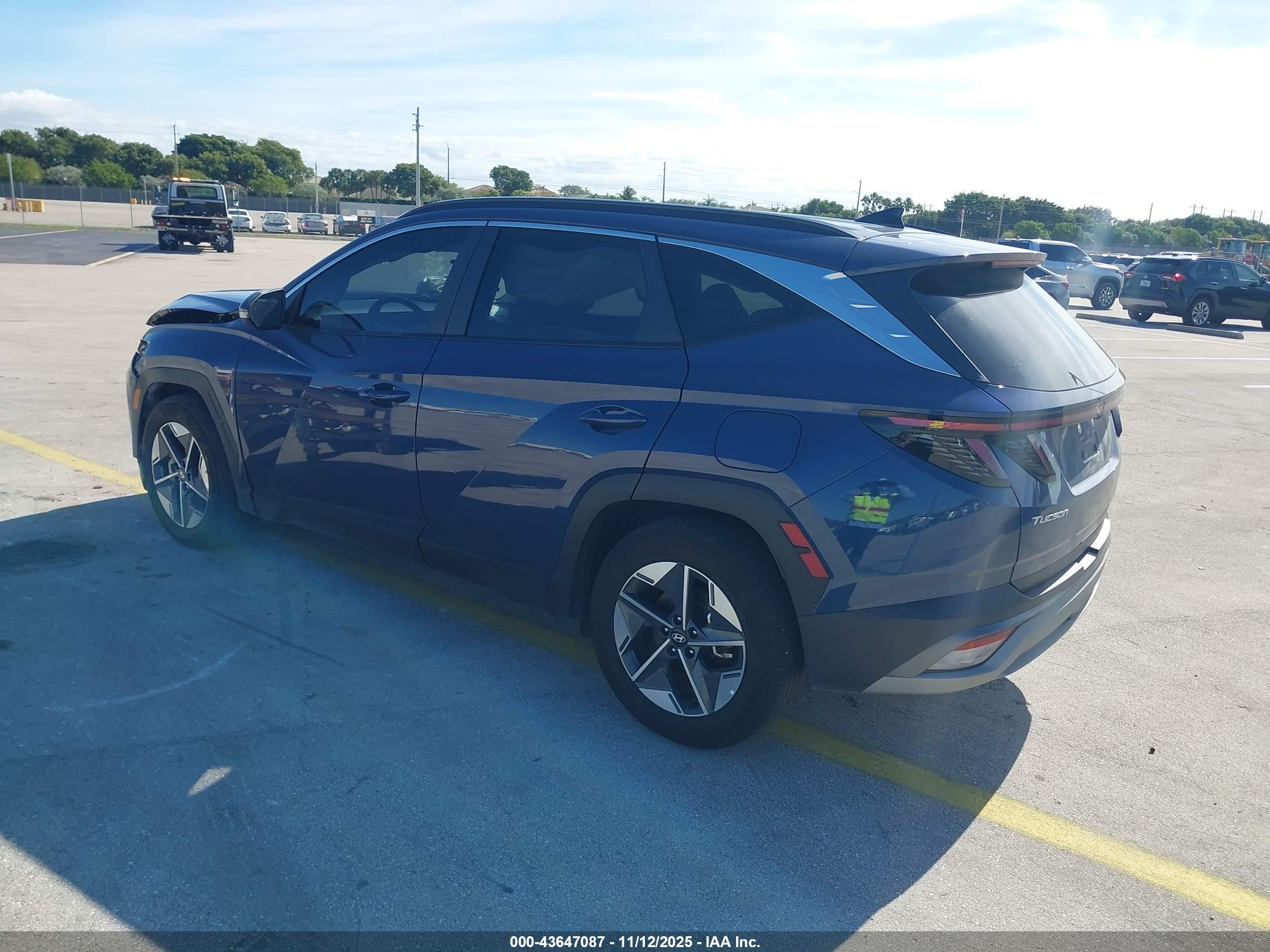 HYUNDAI TUCSON image 3