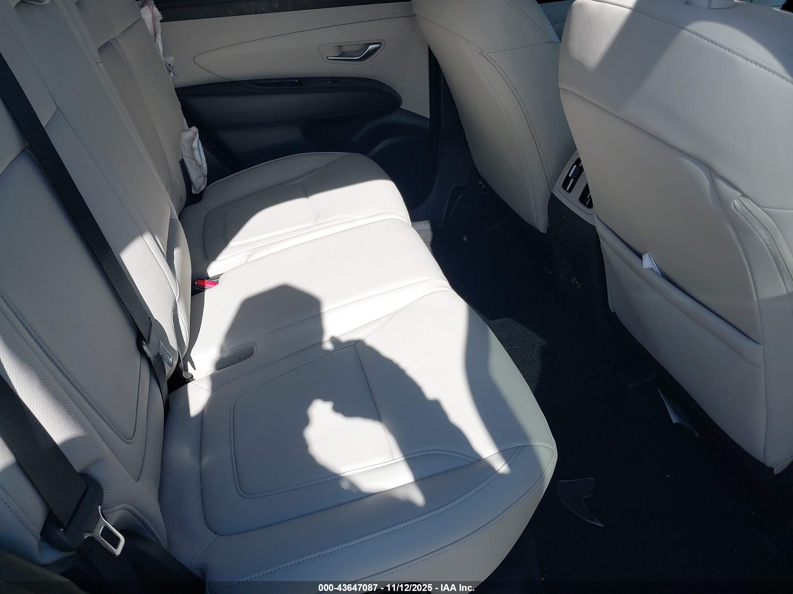 HYUNDAI TUCSON image 8
