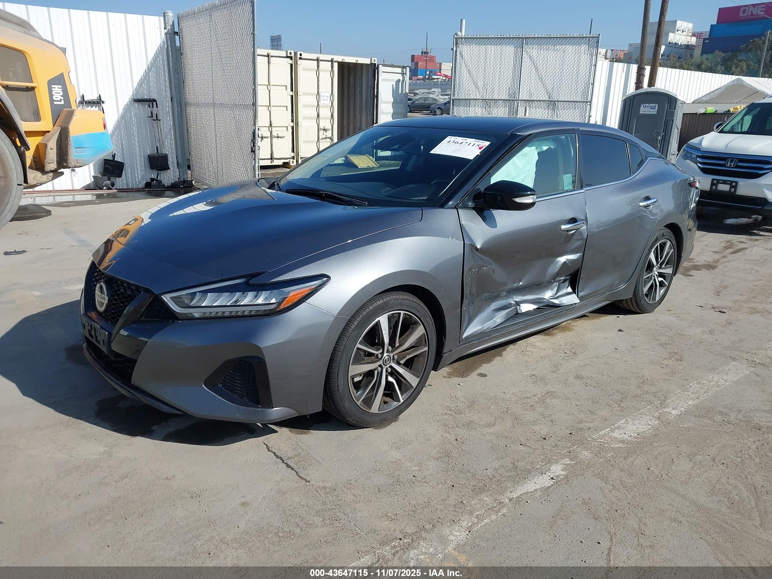 NISSAN MAXIMA image 2