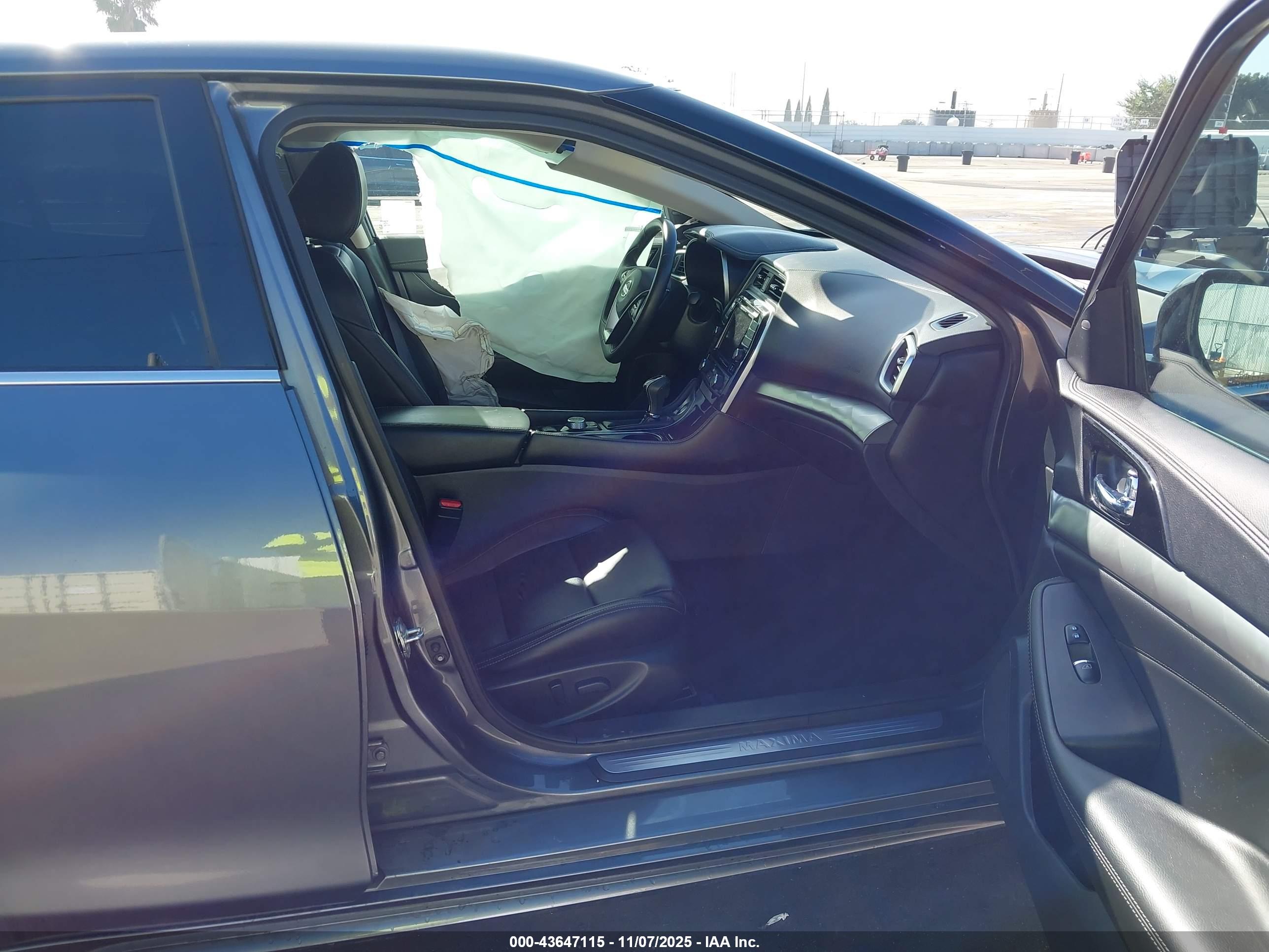 NISSAN MAXIMA image 5