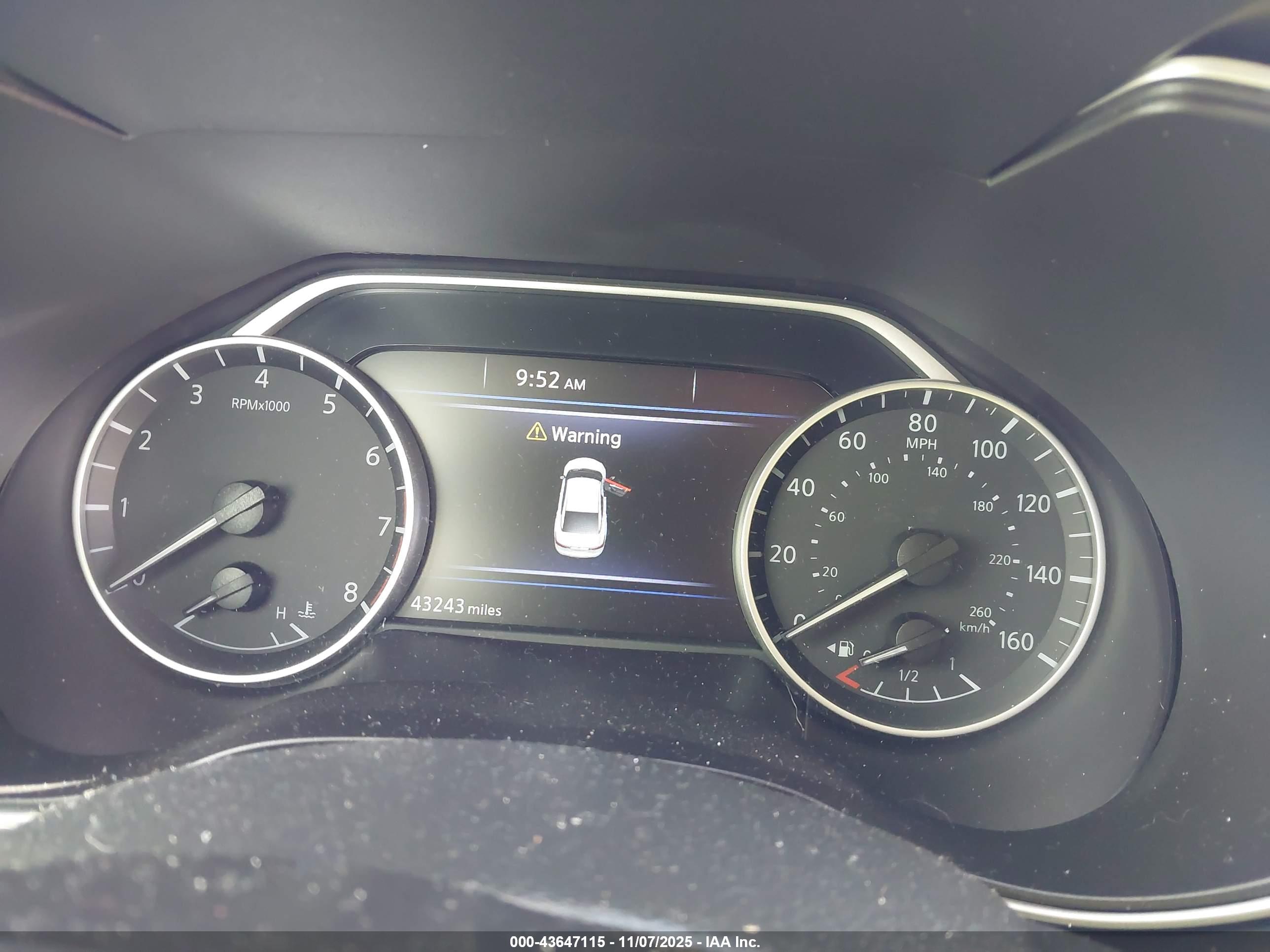 NISSAN MAXIMA image 7
