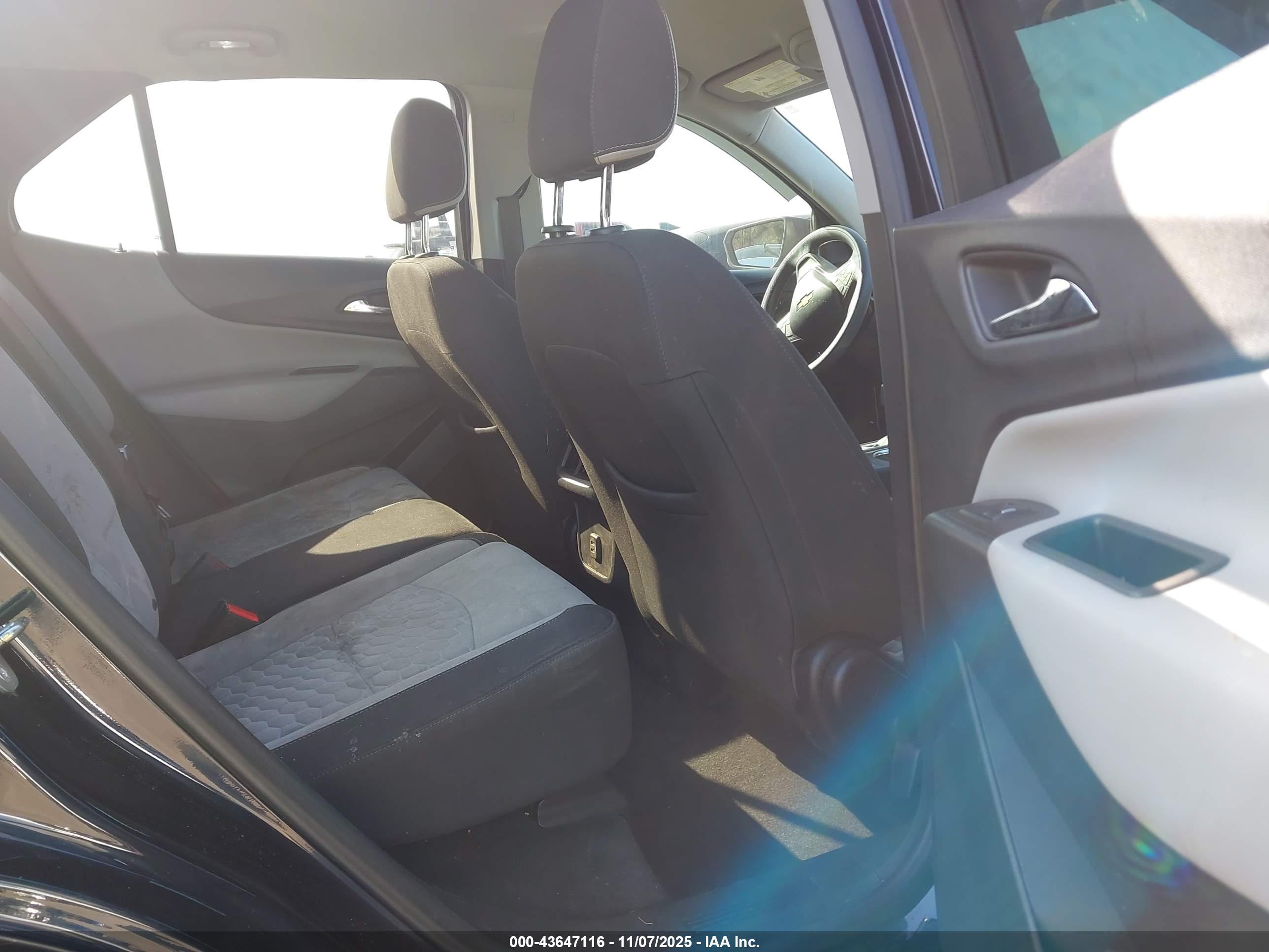 CHEVROLET EQUINOX image 8
