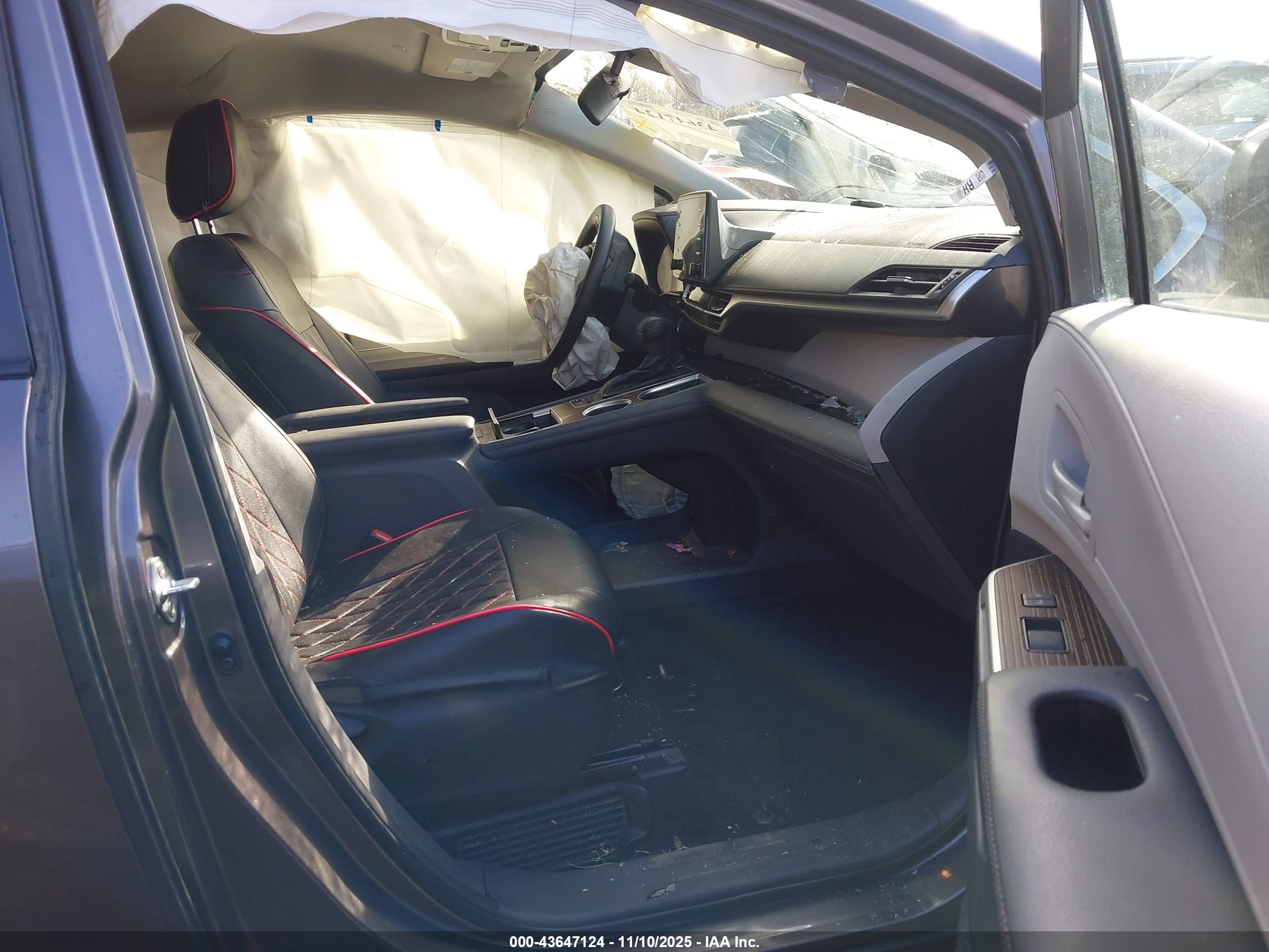 TOYOTA SIENNA image 5