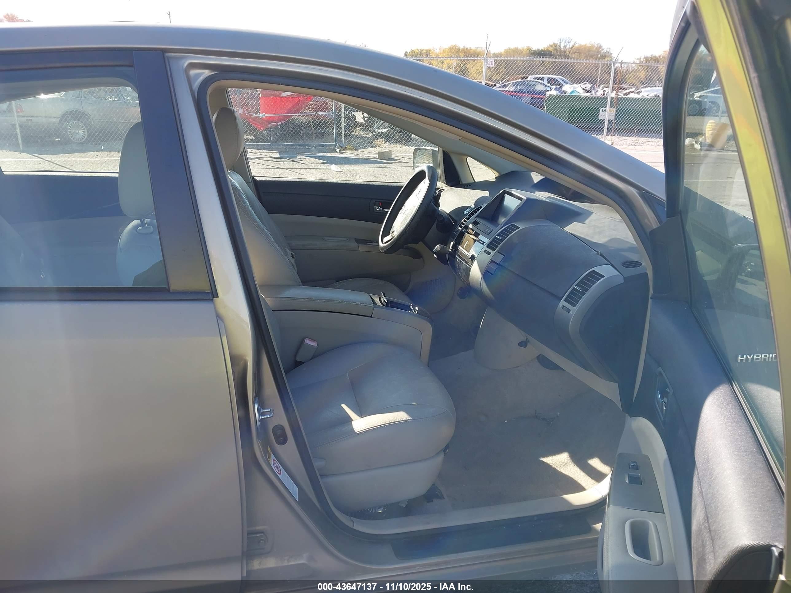 TOYOTA PRIUS image 5