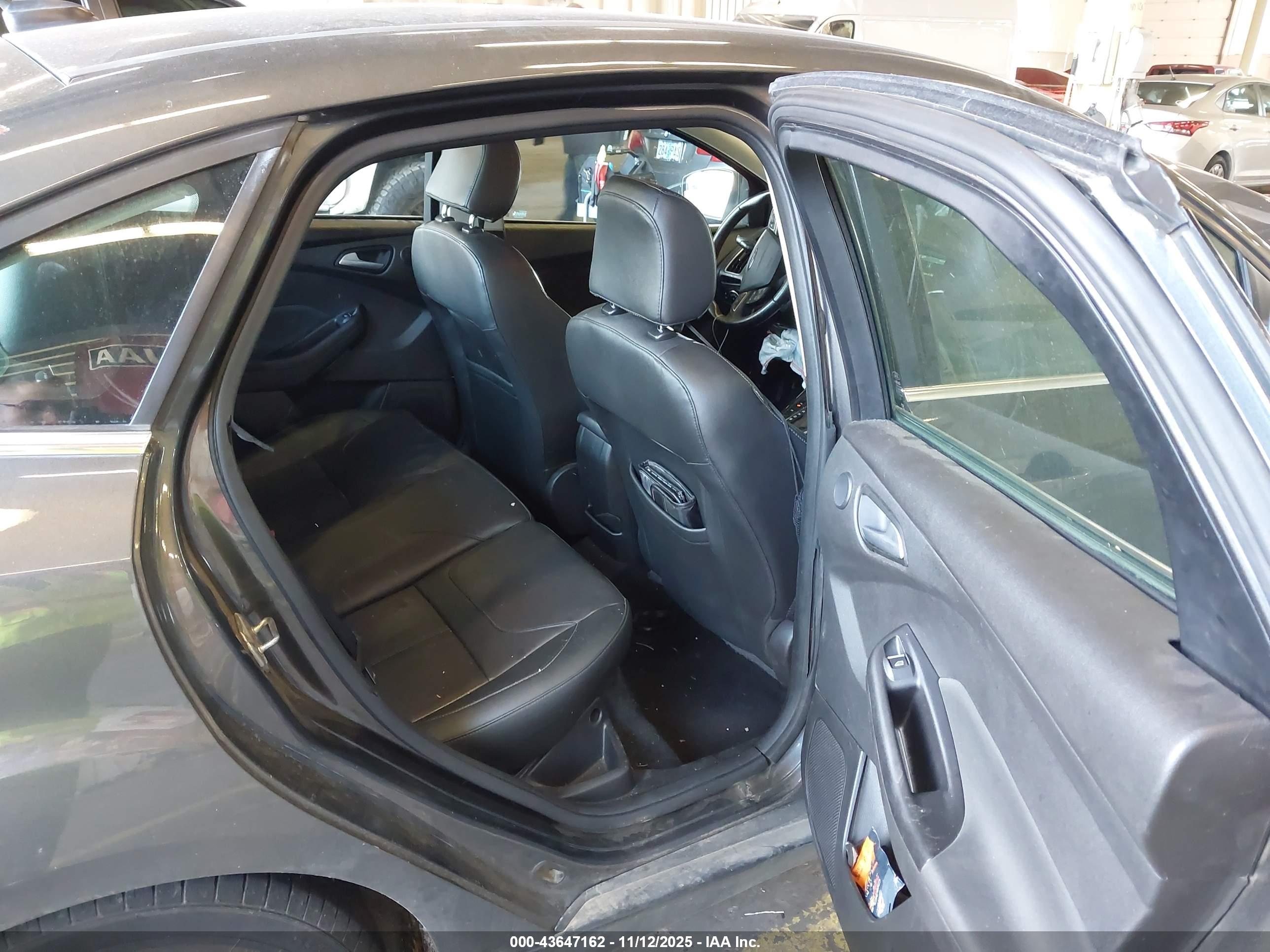 FORD FOCUS image 8