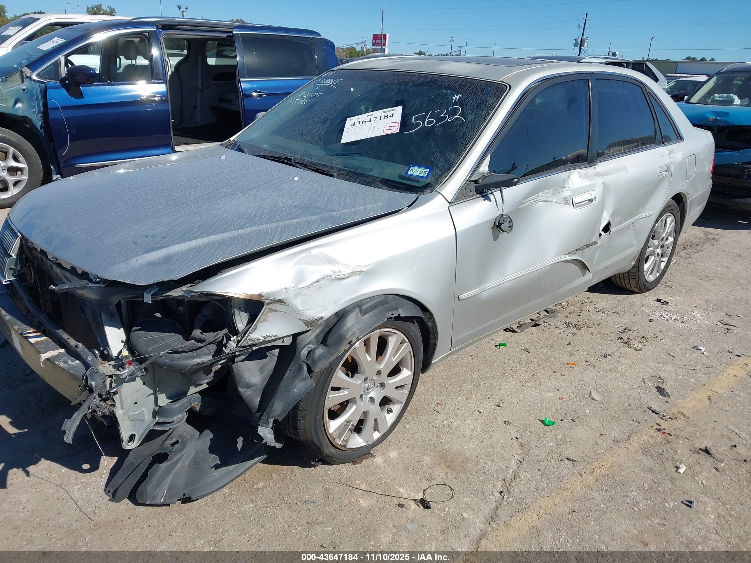 TOYOTA AVALON image 2