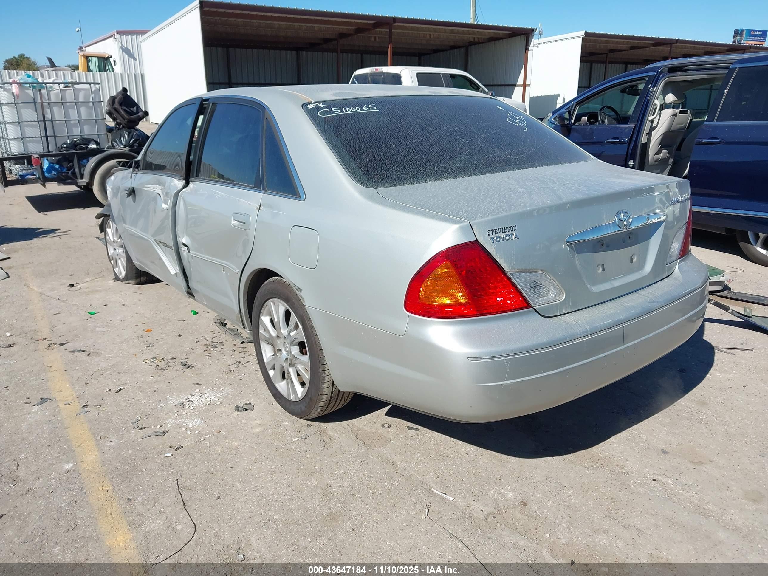 TOYOTA AVALON image 3