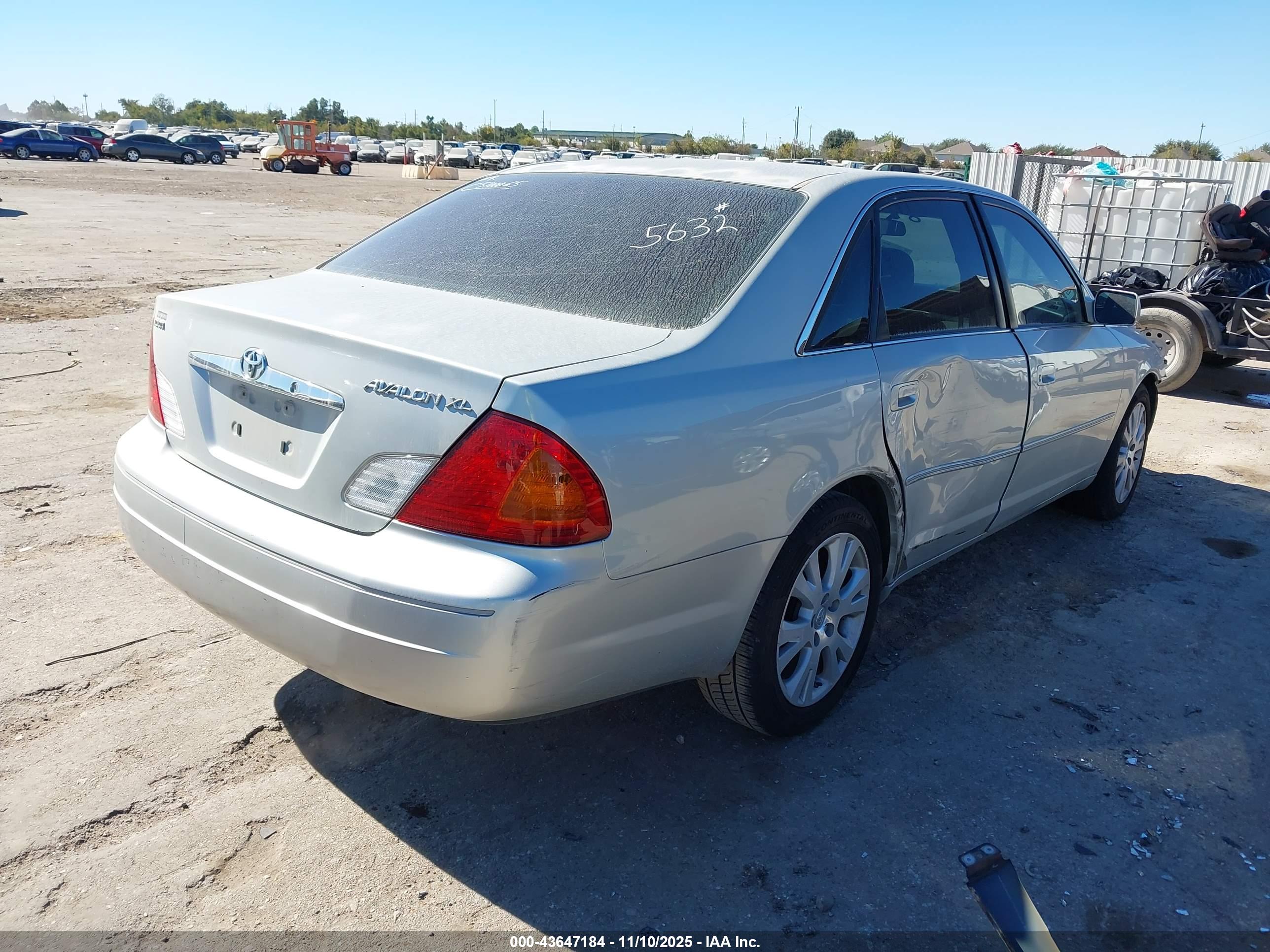 TOYOTA AVALON image 4