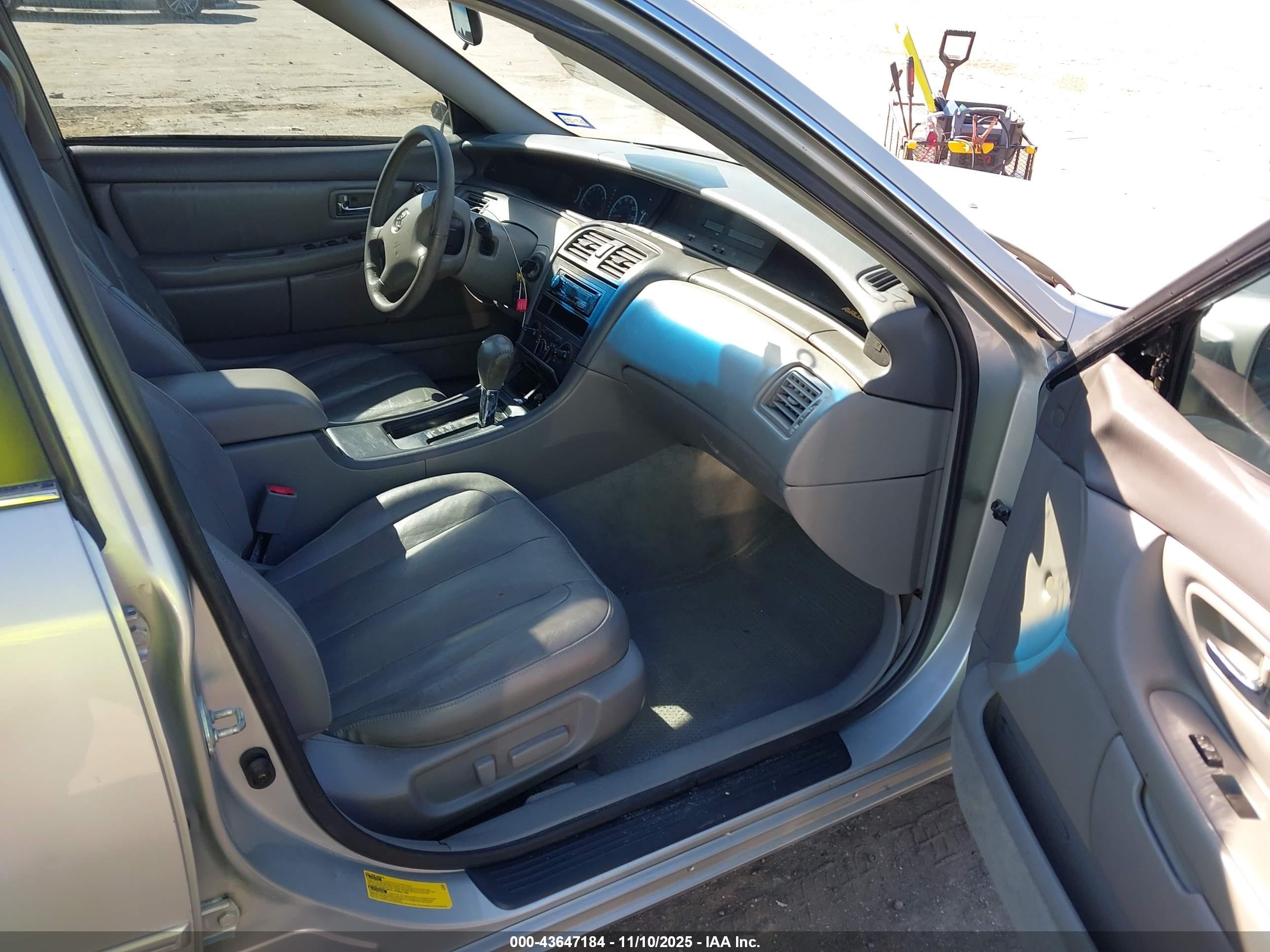 TOYOTA AVALON image 5