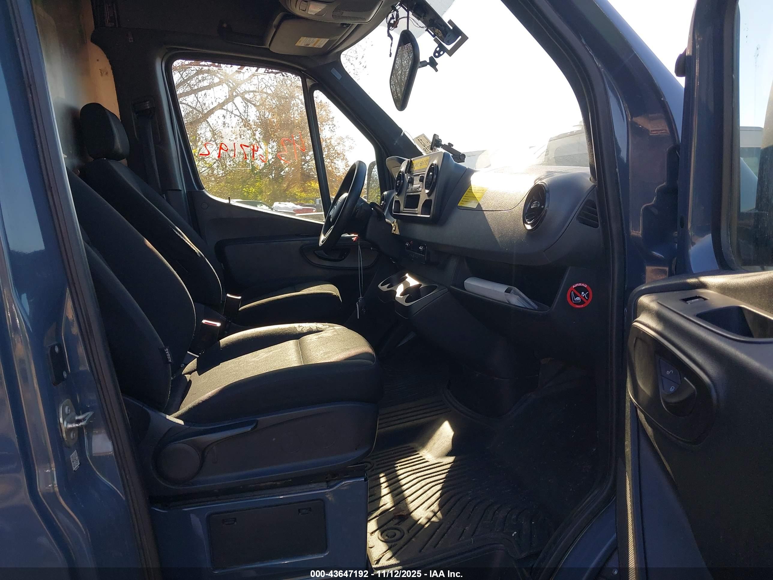 MERCEDES-BENZ SPRINTER image 5